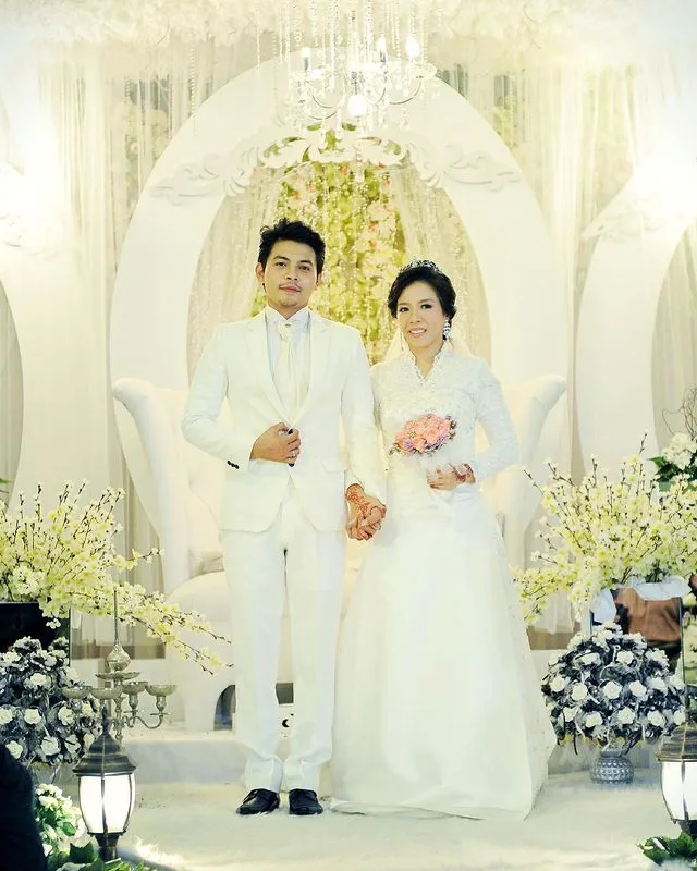 “Kami Diuji Belum Ada Anak,” Izzue Islam Luah Bahagia 13 Tahun Di Sisi Awin Nurin Sempena Birthday! Mahu Setia Hingga Akhir Hayat 21 “Kami Diuji Belum Ada Anak,” Izzue Islam Luah Bahagia 13 Tahun Di Sisi Awin Nurin Sempena Birthday! Mahu Setia Hingga Akhir Hayat