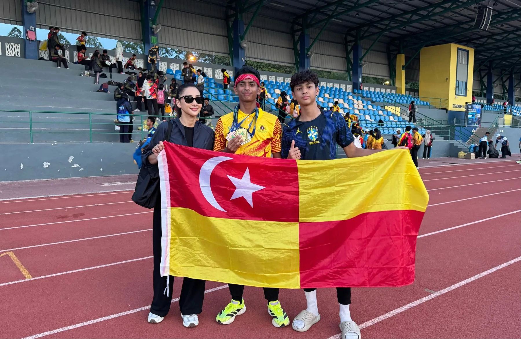 Rita Rudaini Ibu Terbahagia, Airit Rayyan Rizqin Pecah Rekod MRSM Semalaysia Acara 110 Meter Lari Berpagar!