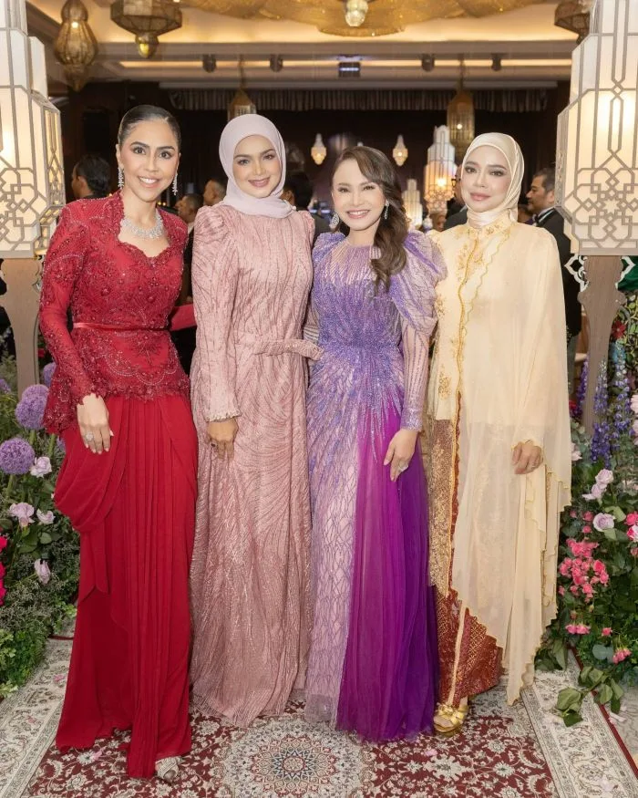Majlis Persandingan Diraja YM Dato' Indera Puteri Munawarah Syammiyah & Dr. Amin Aznizan Mewah & Beradat 10 Majlis Persandingan Diraja YM Dato’ Indera Puteri Munawarah Syammiyah & Dr. Amin Aznizan Mewah & Beradat