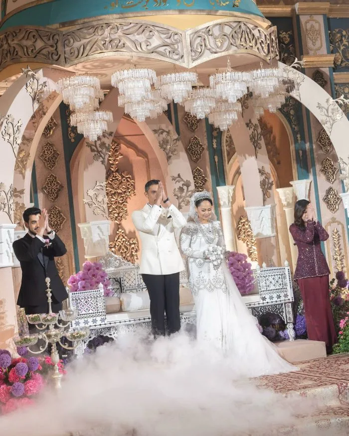 Majlis Persandingan Diraja YM Dato' Indera Puteri Munawarah Syammiyah & Dr. Amin Aznizan Mewah & Beradat 7 Majlis Persandingan Diraja YM Dato’ Indera Puteri Munawarah Syammiyah & Dr. Amin Aznizan Mewah & Beradat