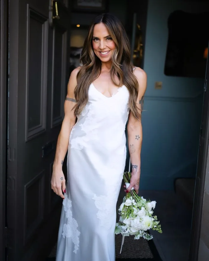 Mel C Spice Girls Rai Hari Bahagia Di Tepi Tasik, Anggun Dalam Gaun Victoria Beckham