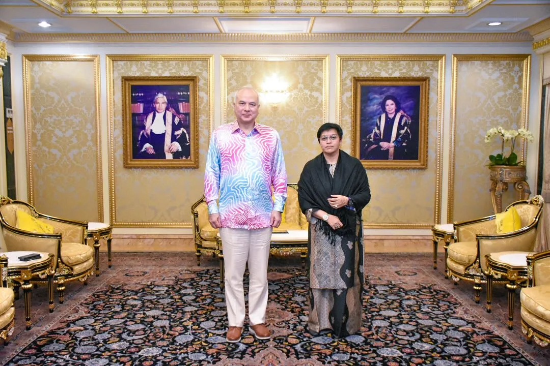 “With Love & Pride My Baby Girl!” Dato’ Sri Azalina Othman Said Bangga Anak Raih Ijazah Kelas Pertama