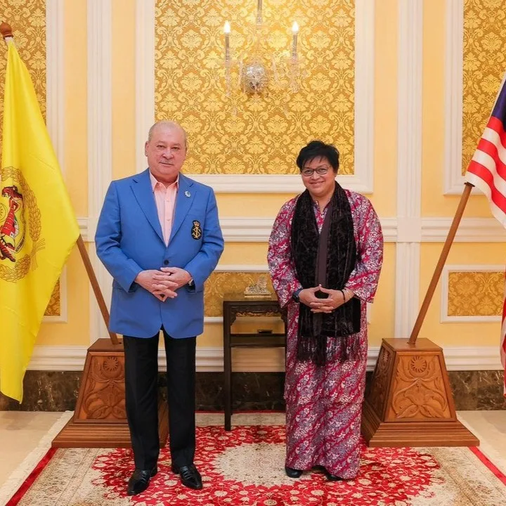 “With Love & Pride My Baby Girl!” Dato’ Sri Azalina Othman Said Bangga Anak Raih Ijazah Kelas Pertama