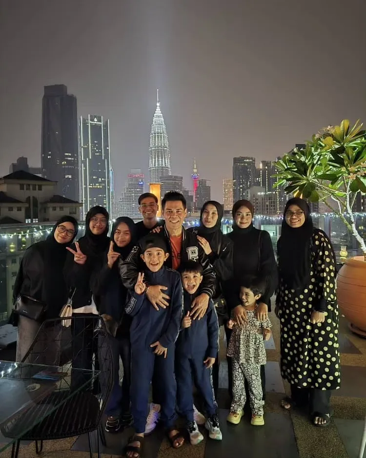 Anak Keempat Selamat Berkahwin, Lisdawati Luah Rasa Syukur & Doa Buat Anak Serta Menantu! 17 Anak Keempat Selamat Berkahwin, Lisdawati Luah Rasa Syukur & Doa Buat Anak Serta Menantu!