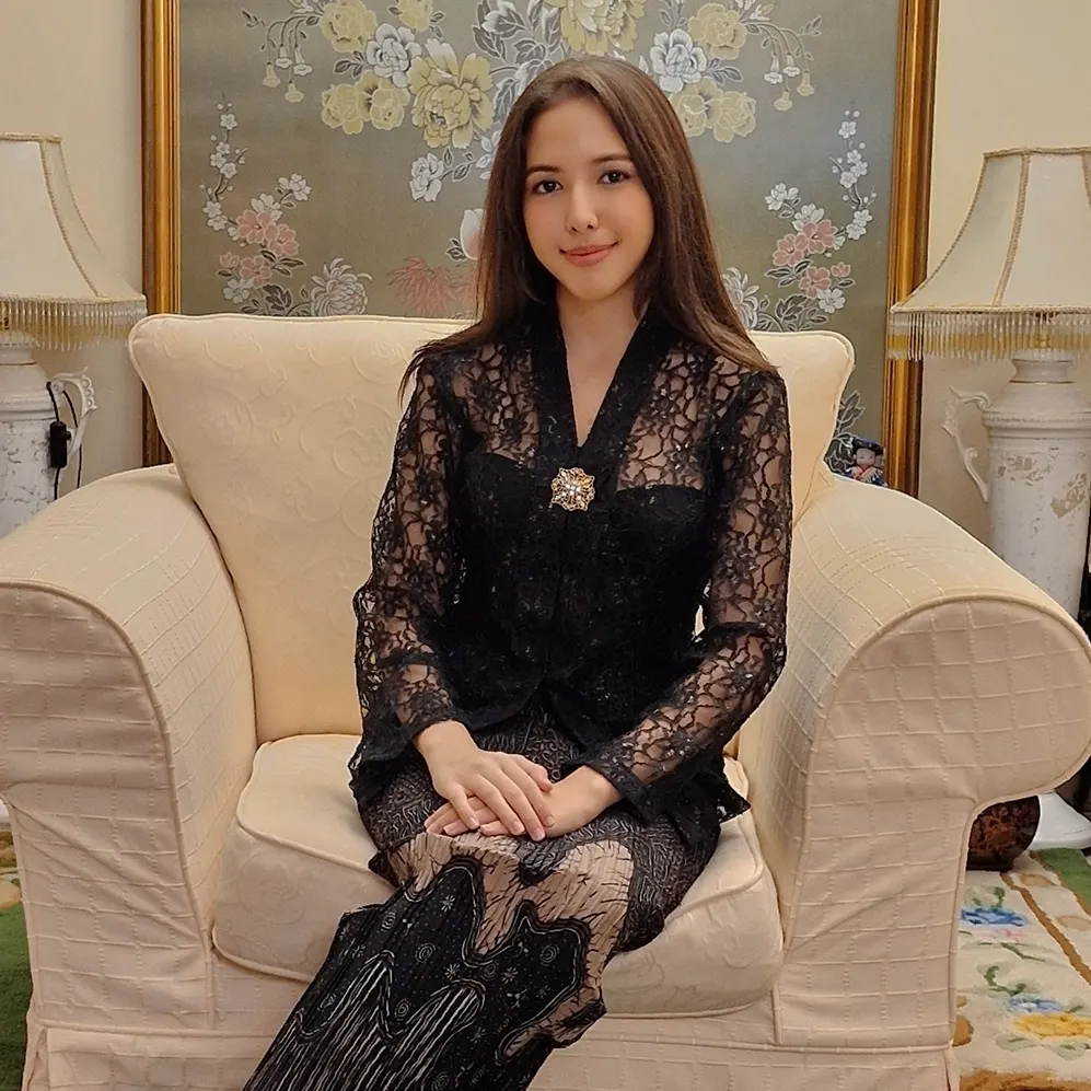 Raut Wajah Cantik & Warisi Bakat Nyanyian Ibu, Ruhil Ariana Buah Hati Ruhil Amani Ini Meniti Usia 22 Tahun!