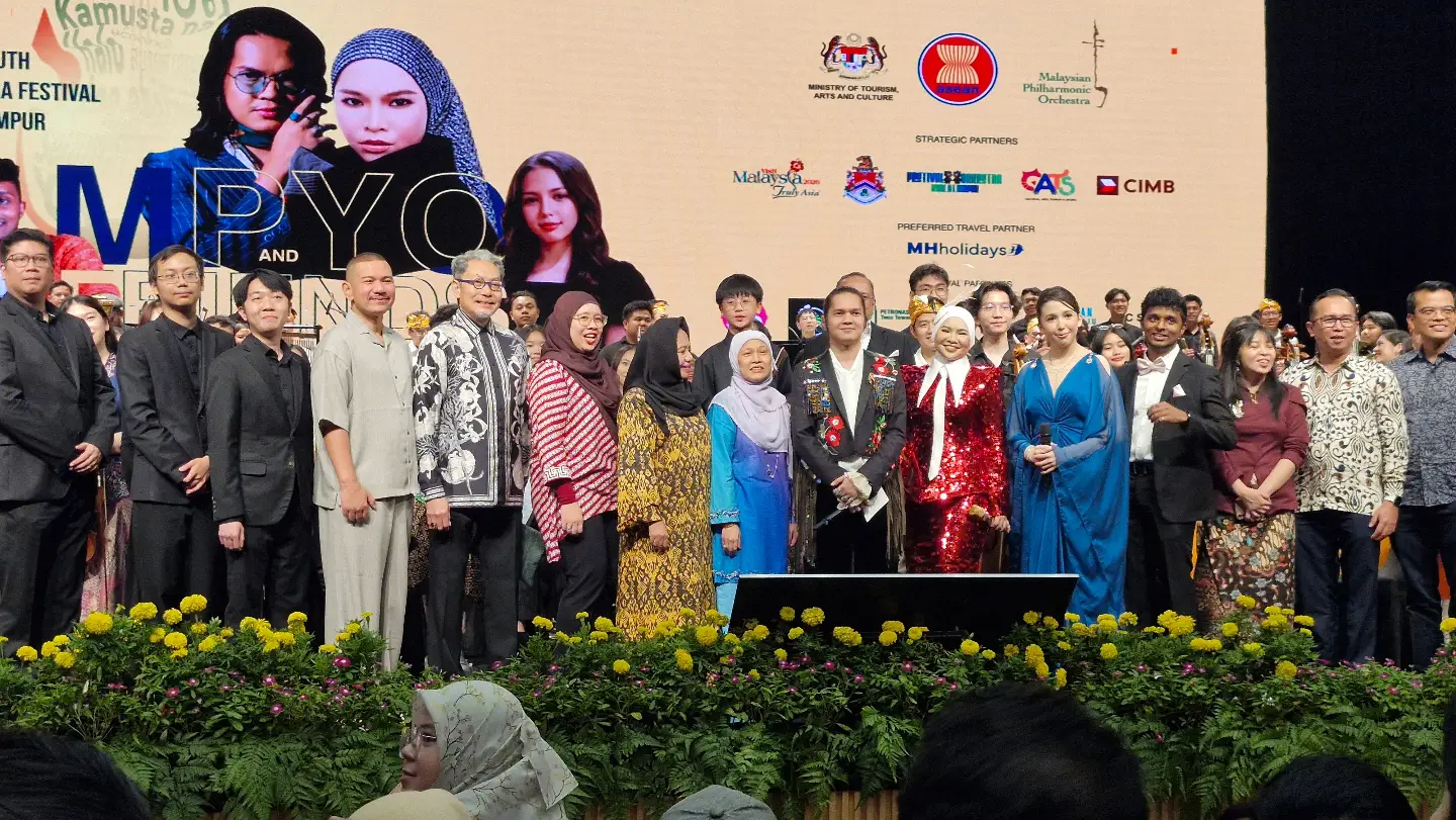 Raut Wajah Cantik & Warisi Bakat Nyanyian Ibu, Ruhil Ariana Buah Hati Ruhil Amani Ini Meniti Usia 22 Tahun!