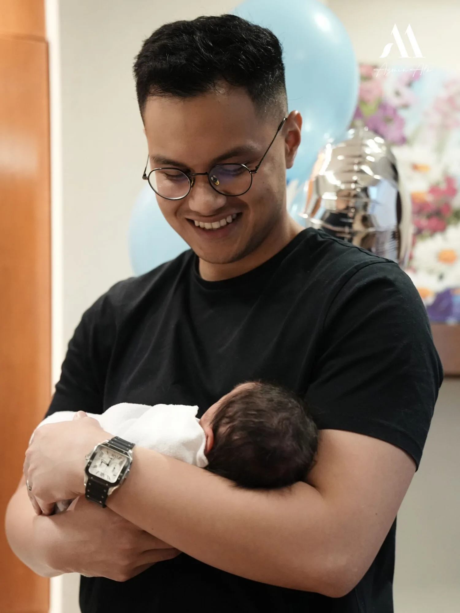 Timang Cucu Lelaki, Dato’ Seri Azmin Ali Syukur Kelahiran Cucu Ke-8 Diberi Nama Wan Aslan Ali!