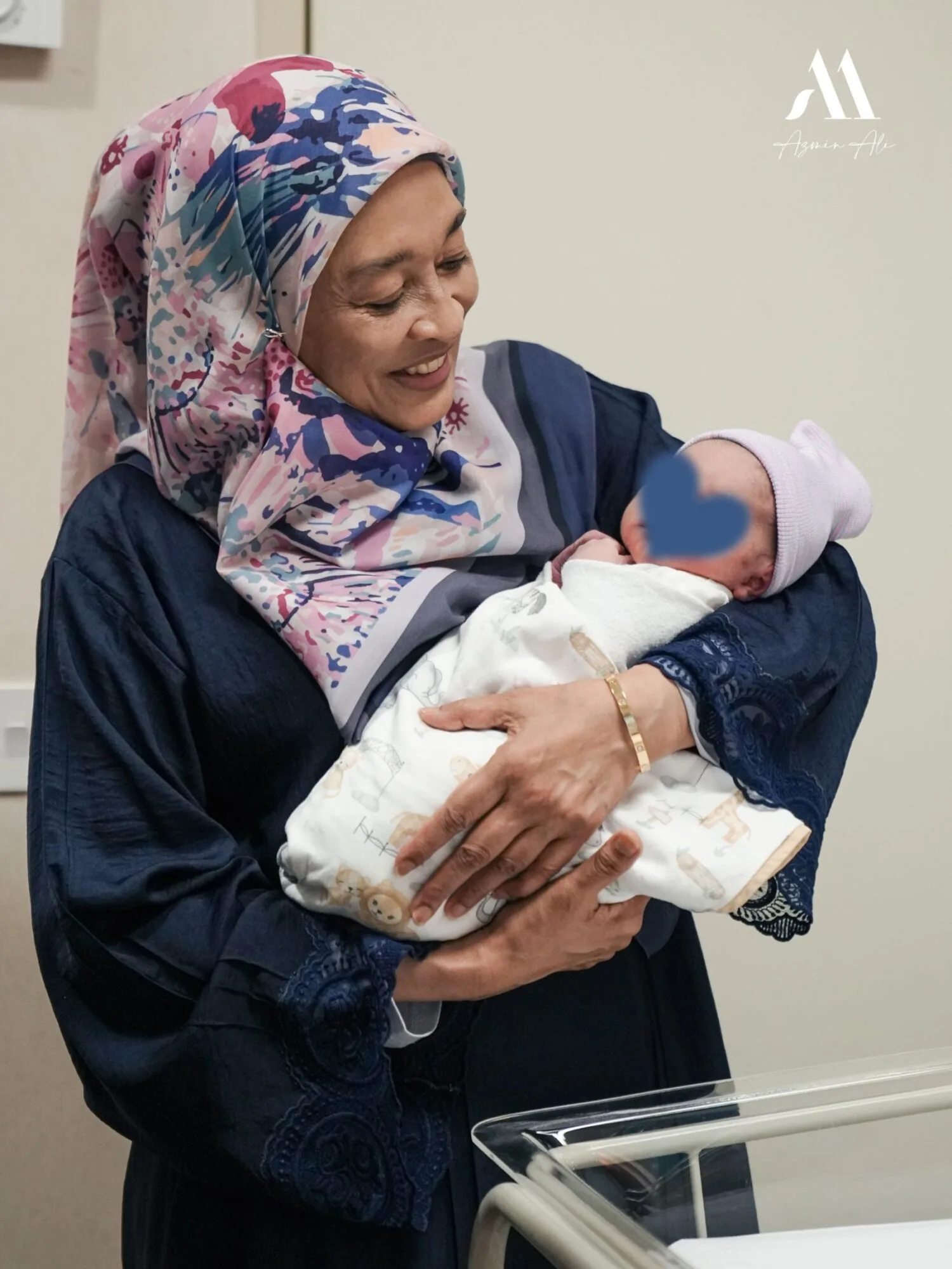 Timang Cucu Lelaki, Dato’ Seri Azmin Ali Syukur Kelahiran Cucu Ke-8 Diberi Nama Wan Aslan Ali!