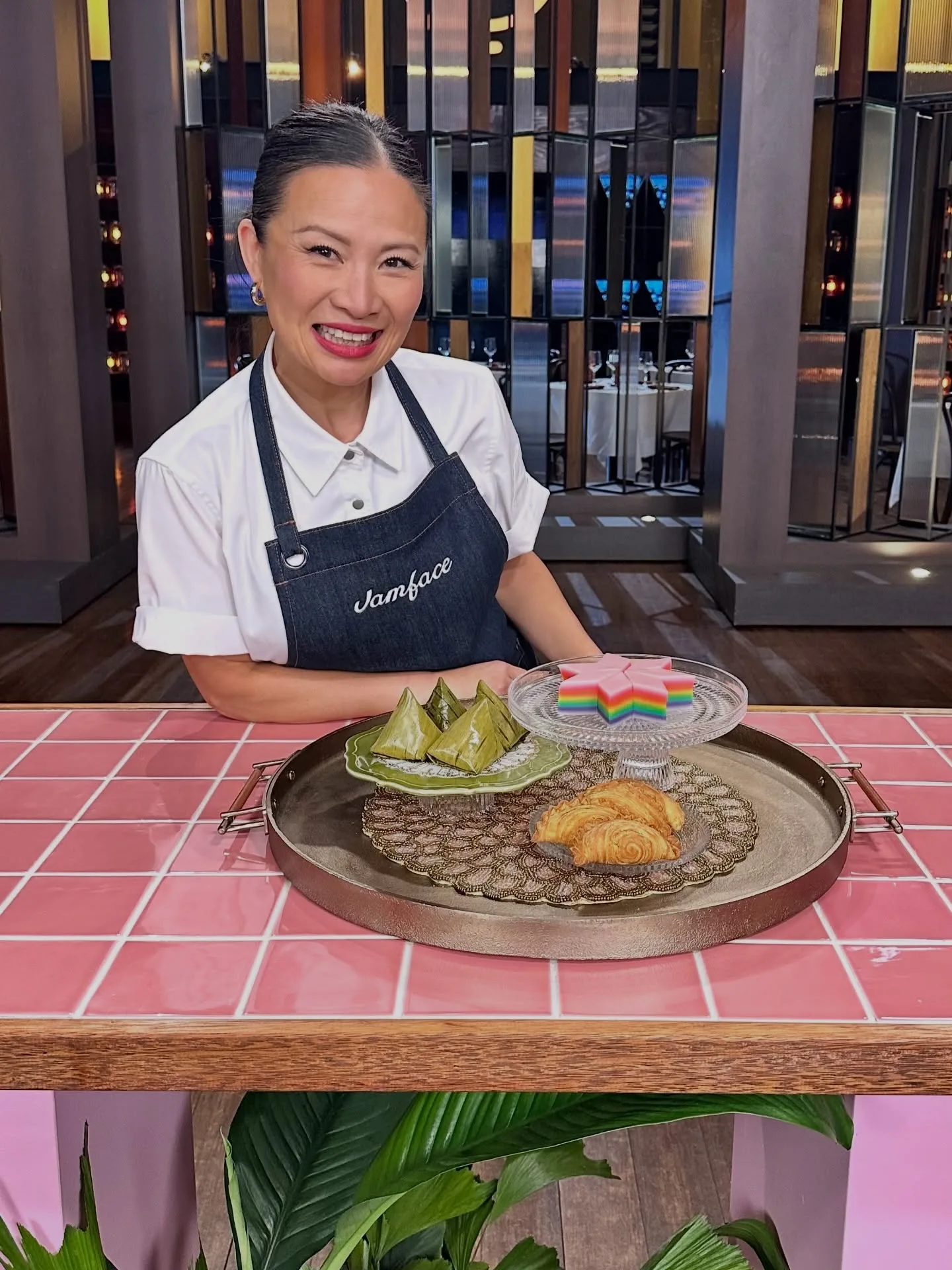 Kuih Lapis, Karipap & Koci Mendunia! Poh Ling Yeow Perkenal Kuih Tradisi Malaysia Ke MasterChef Australia 