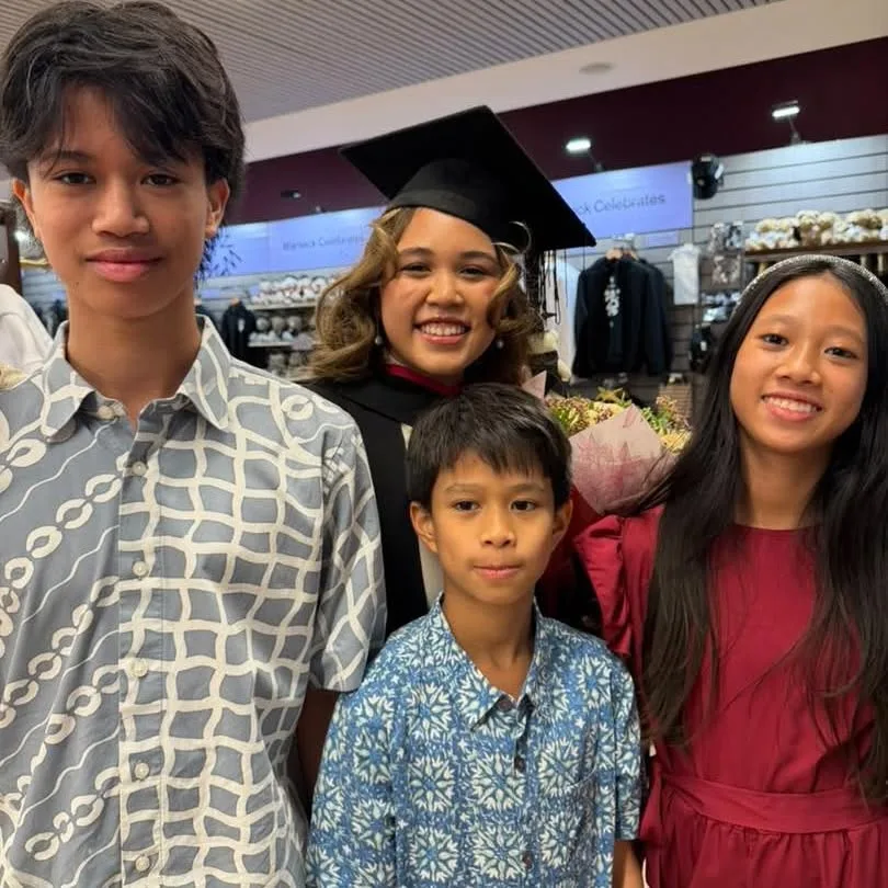 Tengku Datuk Seri Zafrul Bangga, Anak Raih Ijazah Kelas Pertama Di University of Warwick!