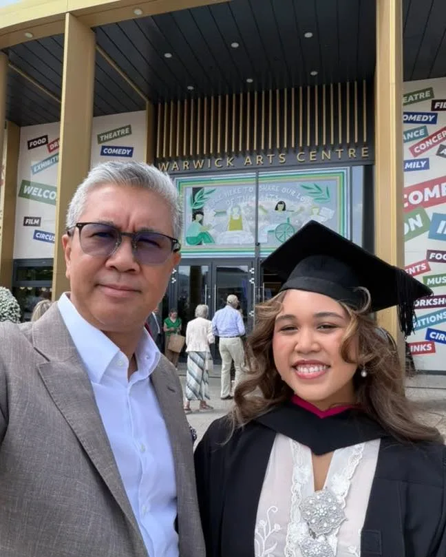 Tengku Datuk Seri Zafrul Bangga, Anak Raih Ijazah Kelas Pertama Di University of Warwick!