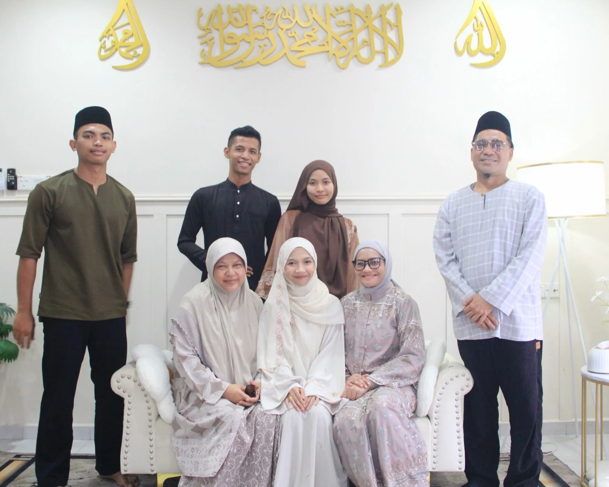 Wahid Senario & Isteri Terima Menantu, Waiz Wahid Selamat Bergelar Suami Lepas 4 Bulan Bertunang!