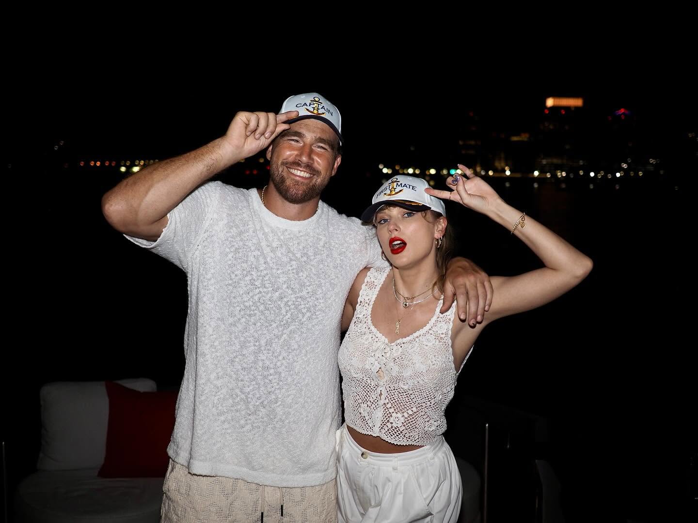 Taylor Swift dan Travis Kelce Sah Bergelar Suami Isteri, Majlis Perkahwinan Di Madison Square Garden Bak Fairytale Paling Indah 9 Taylor Swift dan Travis Kelce Sah Bergelar Suami Isteri, Majlis Perkahwinan Di Madison Square Garden Bak Fairytale Paling Indah