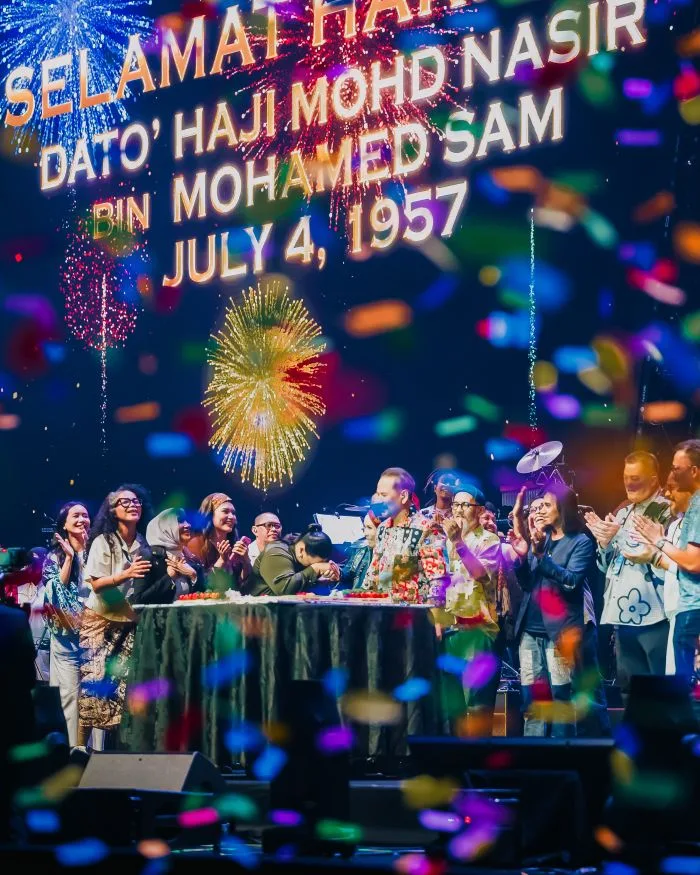 Tym Fatimah Beri Nafas Baharu Kepada Batik Malaysia Untuk Konsert M. Nasir 2026, Berdebar Jumpa Sifu! 16 Tym Fatimah Beri Nafas Baharu Kepada Batik Malaysia Untuk Konsert M. Nasir 2026, Berdebar Jumpa Sifu!