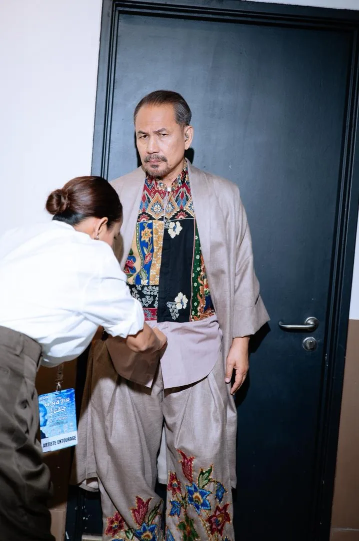 Tym Fatimah Beri Nafas Baharu Kepada Batik Malaysia Untuk Konsert M. Nasir 2026, Berdebar Jumpa Sifu! 11 Tym Fatimah Beri Nafas Baharu Kepada Batik Malaysia Untuk Konsert M. Nasir 2026, Berdebar Jumpa Sifu!