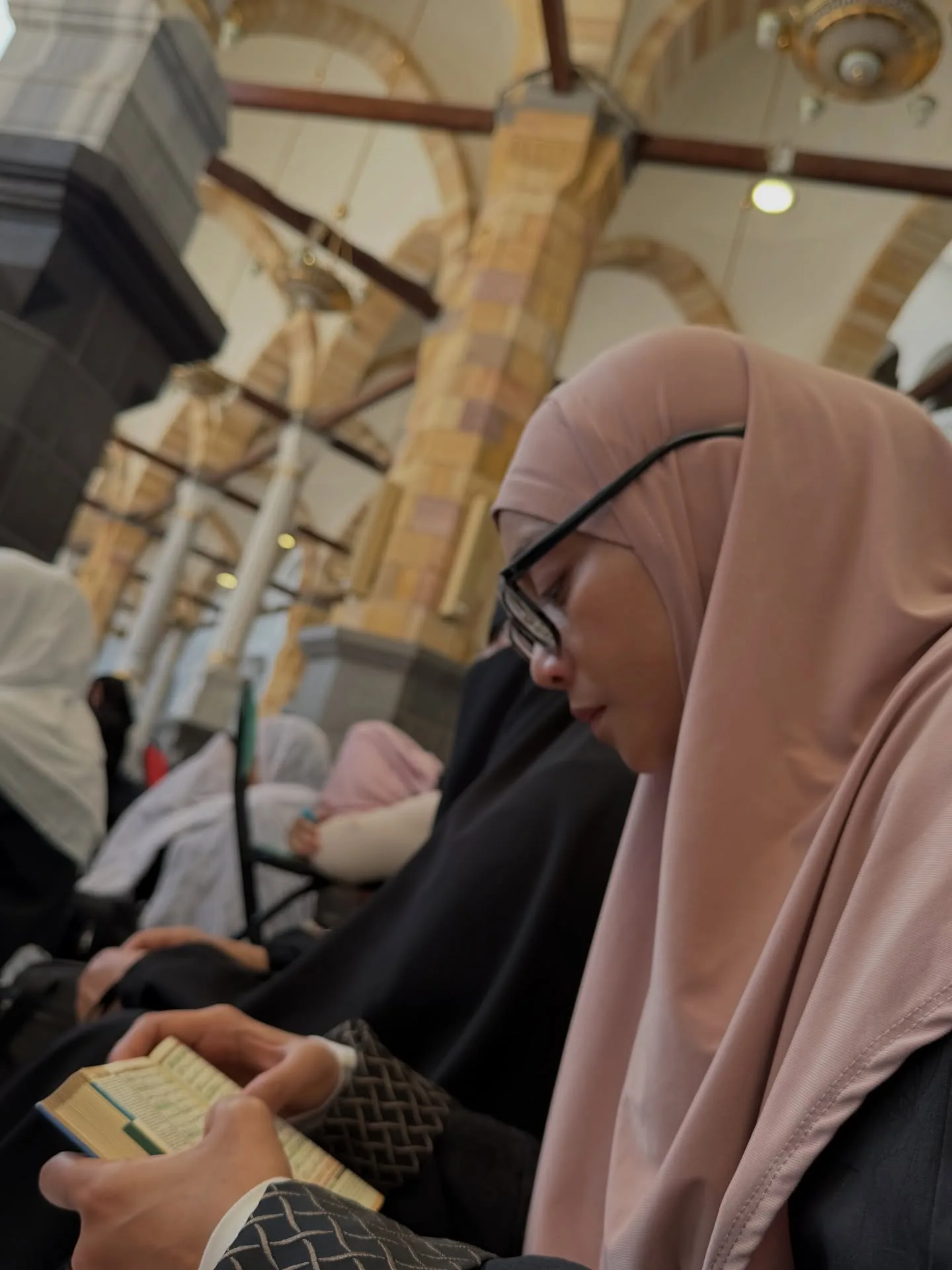 Wan Sharmila Tinggalkan Dunia Seni Demi Bergelar Mutawif, Pernah Rasa Tak Layak Bimbing Jemaah Haji & Umrah