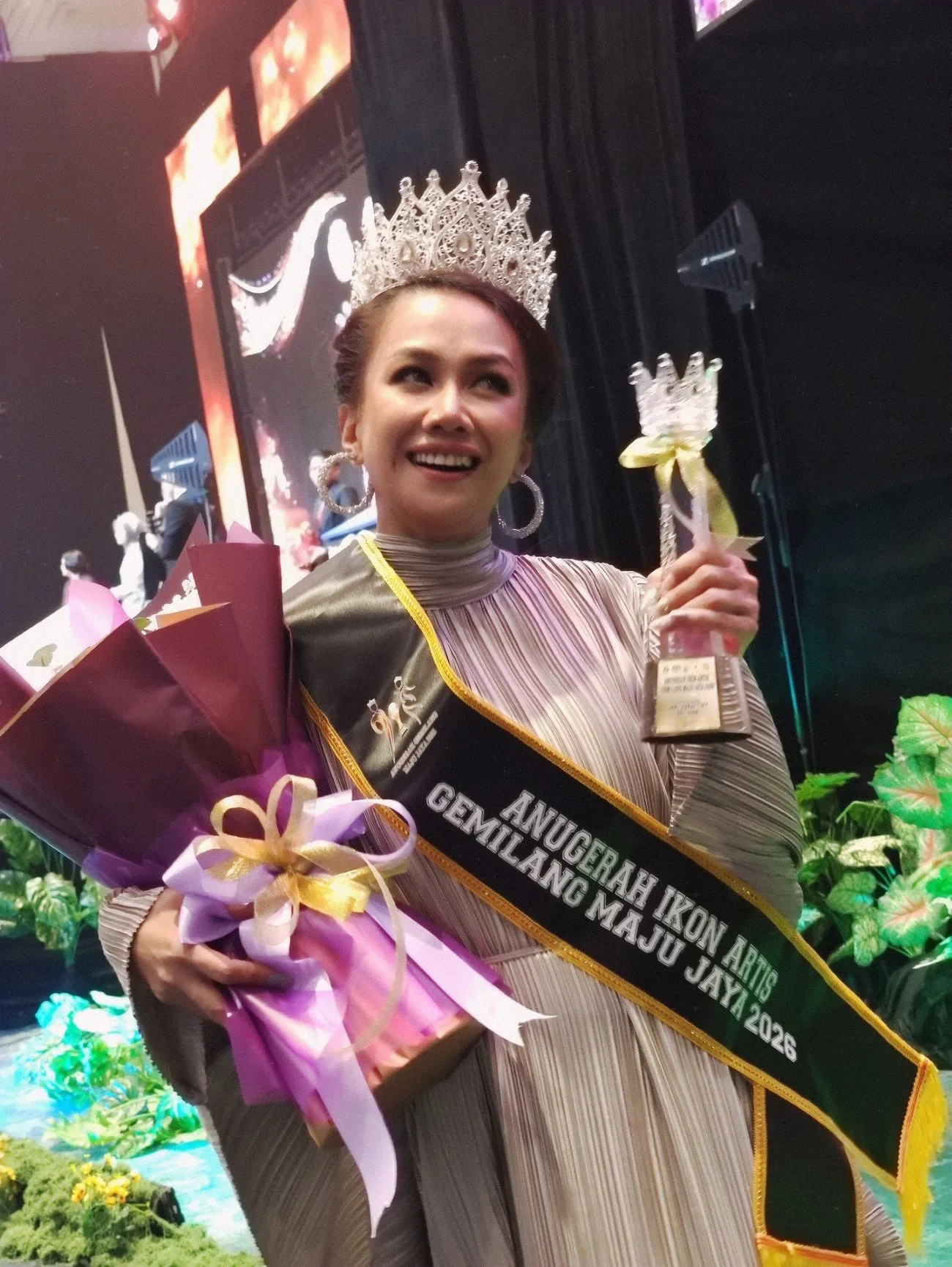 Terima Anugerah Gemilang Maju Jaya, Stacy Syukur Perjalanan Karier Seni Raih Pengiktirafan!