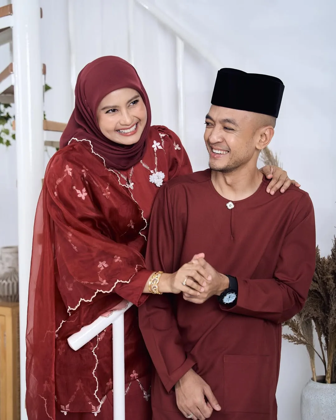 “Ayu Sayang Shah,” 15 Tahun Usia Perkahwinan Suri Hati Tomok, Ayu Abas Syukur Dikurnia Rumah Tangga Bahagia! 12 “Ayu Sayang Shah,” 15 Tahun Usia Perkahwinan Suri Hati Tomok, Ayu Abas Syukur Dikurnia Rumah Tangga Bahagia!