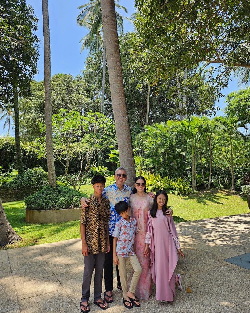 Tengku Datuk Seri Zafrul Bangga, Anak Raih Ijazah Kelas Pertama Di University of Warwick!