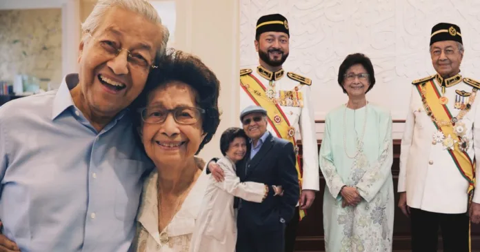 Dato' Seri Mukhriz Titip Doa Sempena Anniversary Ibu Bapa Dato' Seri Mukhriz Titip Doa Sempena Anniversary Ibu Bapa