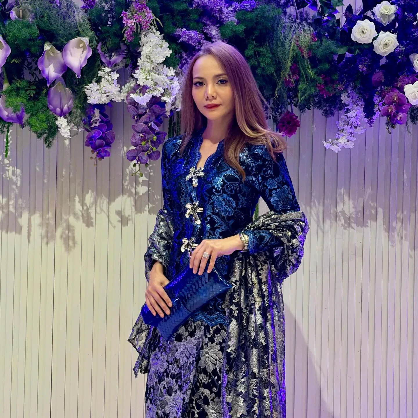 Anggun Jelita Usia 40an, Emelda Rosemila Aktif Berlakon & Bahagia Di Samping Adlin Aman Ramlie! 19 Anggun Jelita Usia 40an, Emelda Rosemila Aktif Berlakon & Bahagia Di Samping Adlin Aman Ramlie!