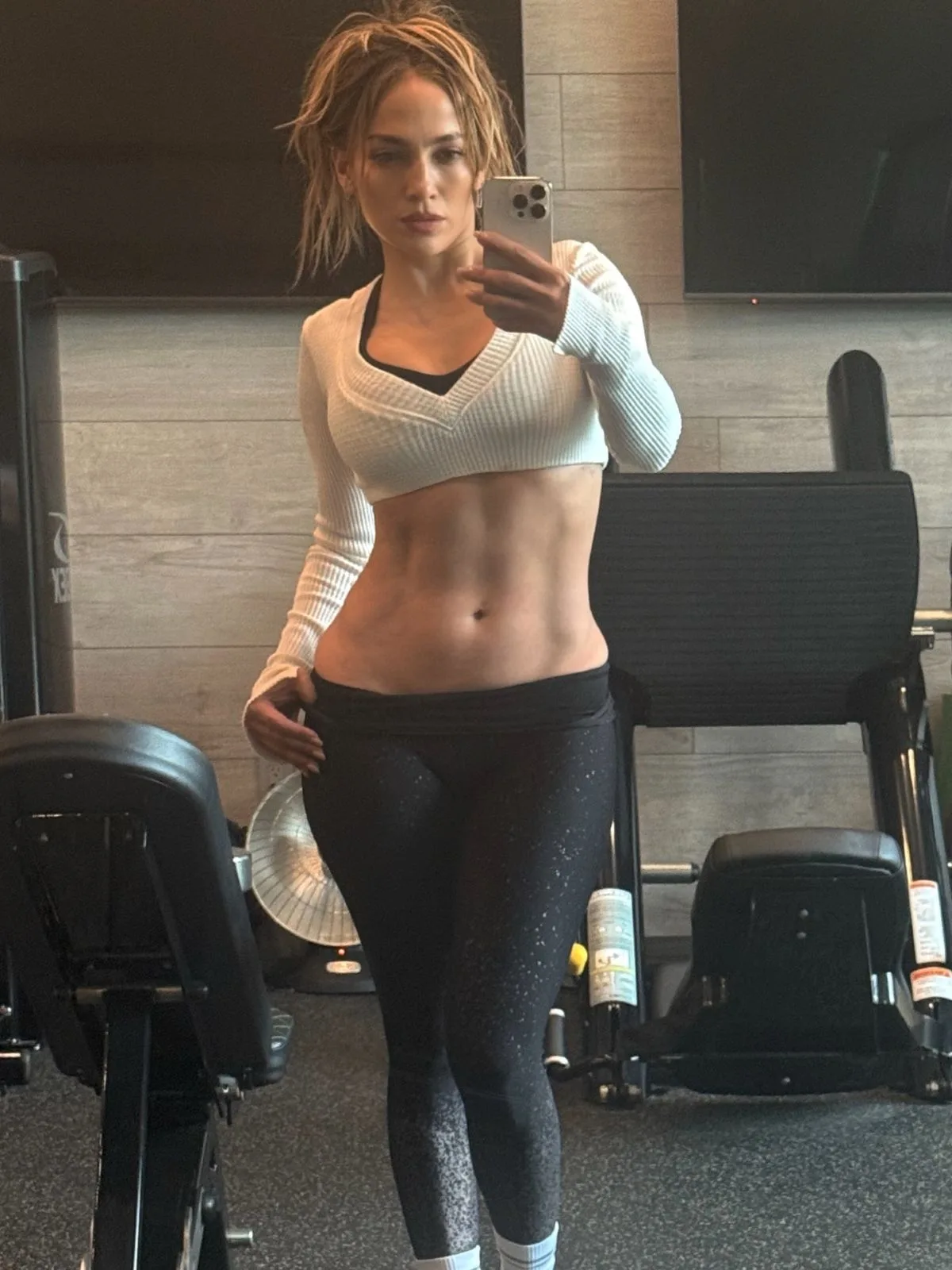 Hanya Makan Menu Sihat & Rajin Workout, Tak Hairanlah Jennifer Lopez ‘Fit’ Usia 57! 11 Hanya Makan Menu Sihat & Rajin Workout, Tak Hairanlah Jennifer Lopez ‘Fit’ Usia 57!
