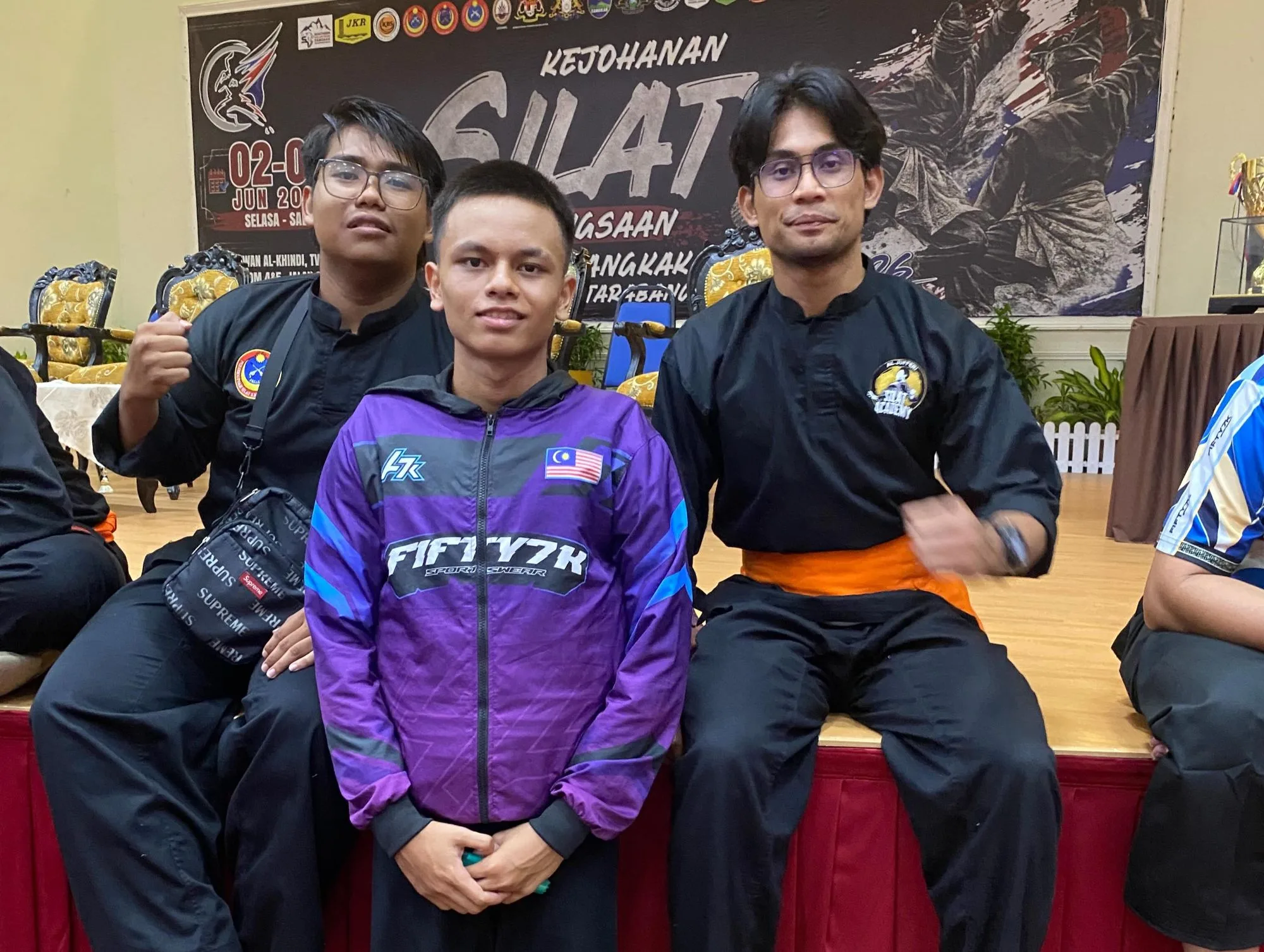 Martabat Silat Di Pentas Dunia, Jufferi Jamari Terima Darjah Indera Mahkota Pahang & Kini Bergelar Dato! 10 Martabat Silat Di Pentas Dunia, Jufferi Jamari Terima Darjah Indera Mahkota Pahang & Kini Bergelar Dato!