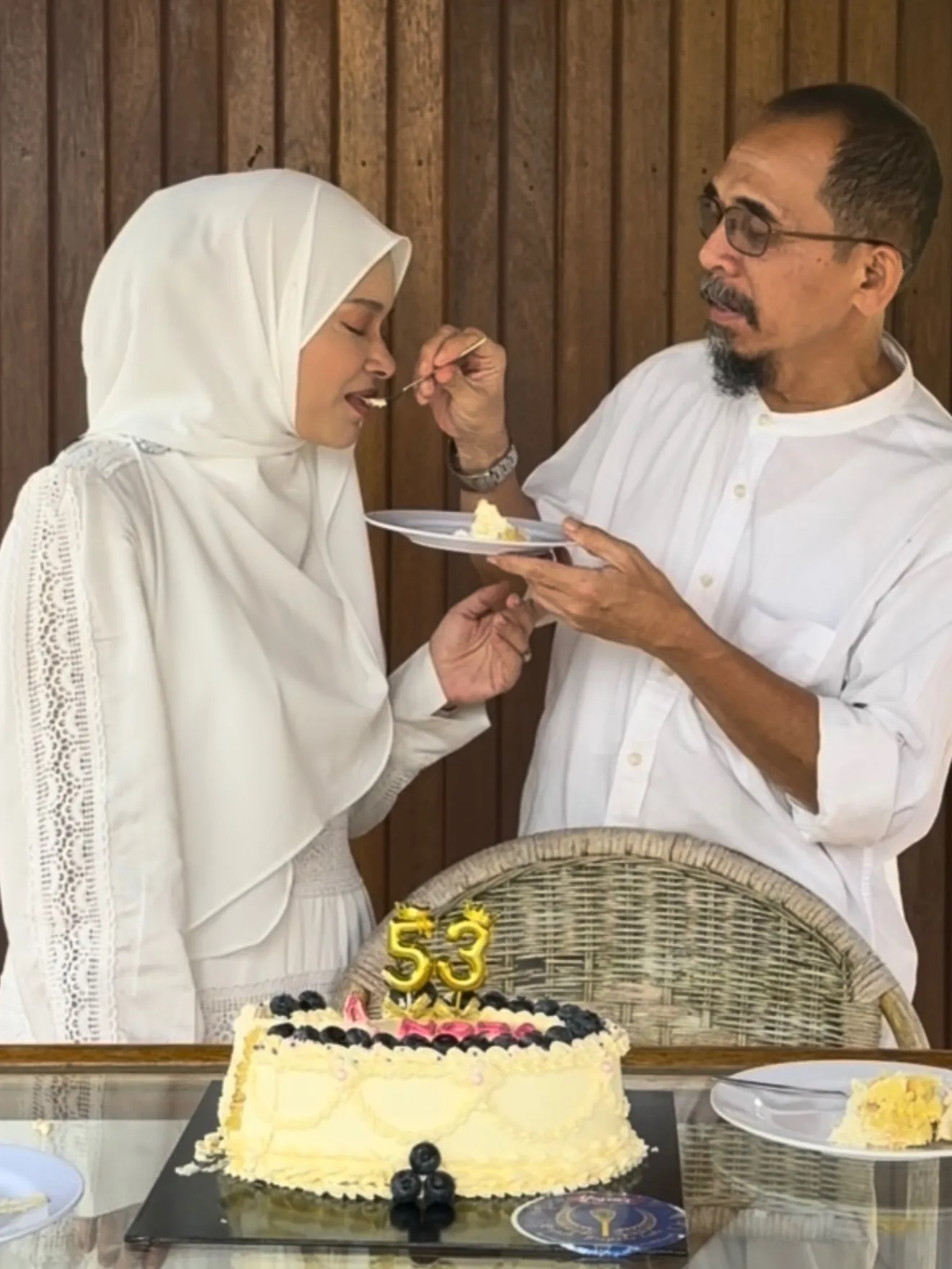 Anggun Usia 53 Tahun, Datuk Nora Ariffin Tampil Lebih Yakin & Amal Gaya Hidup Sihat!