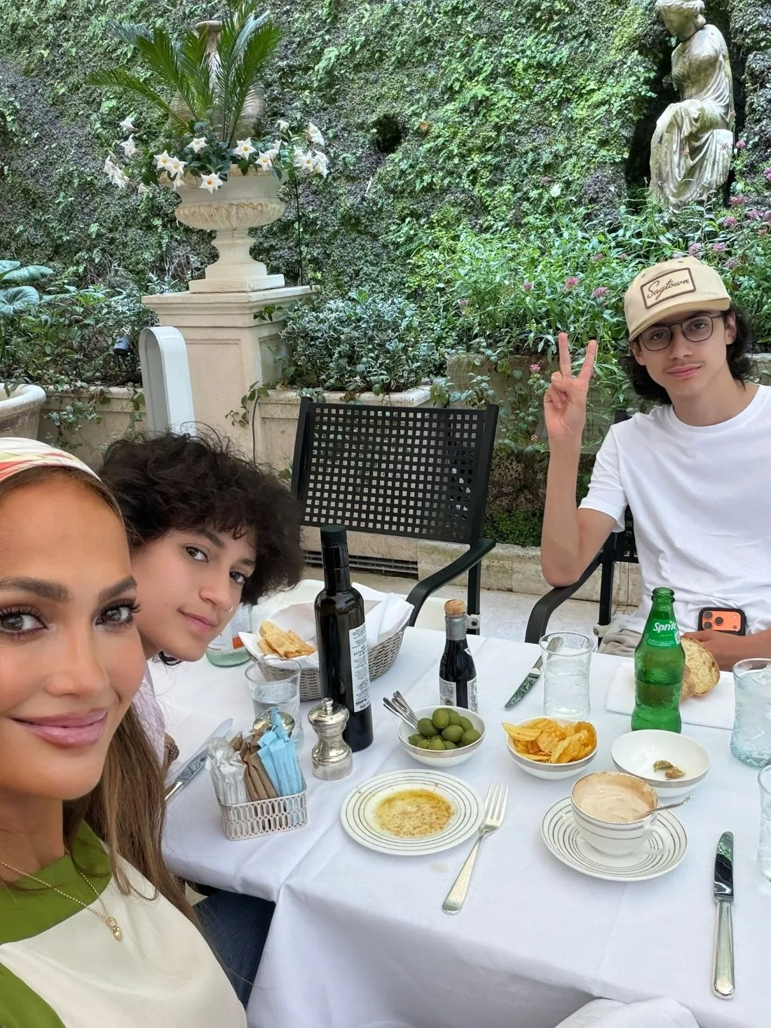 Hanya Makan Menu Sihat & Rajin Workout, Tak Hairanlah Jennifer Lopez ‘Fit’ Usia 57!