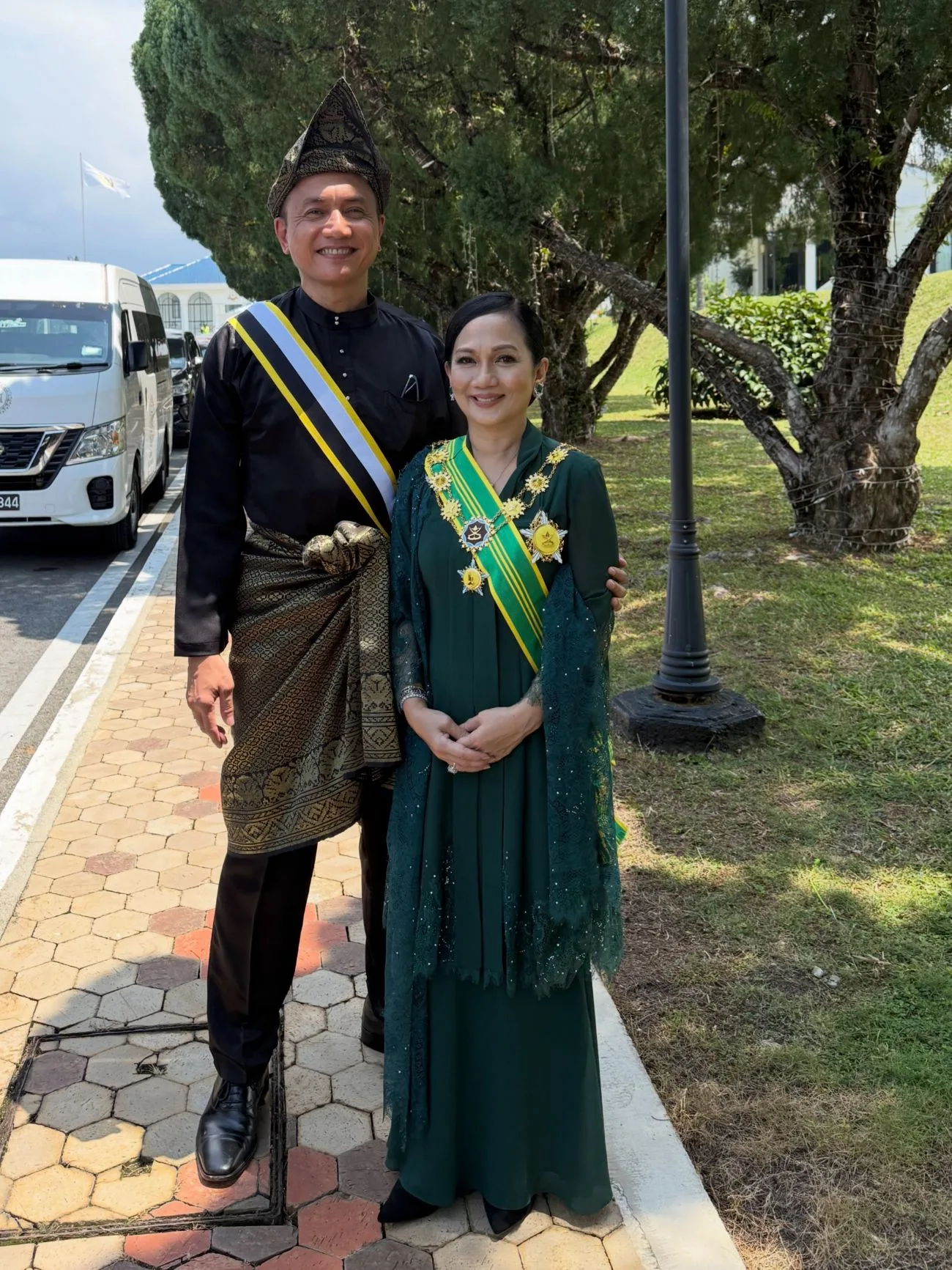 Majlis Akikah & Cukur Jambul Berlangsung Meriah, Datuk Seri Sheila Majid Bahagia Timang Cucu Sulung!