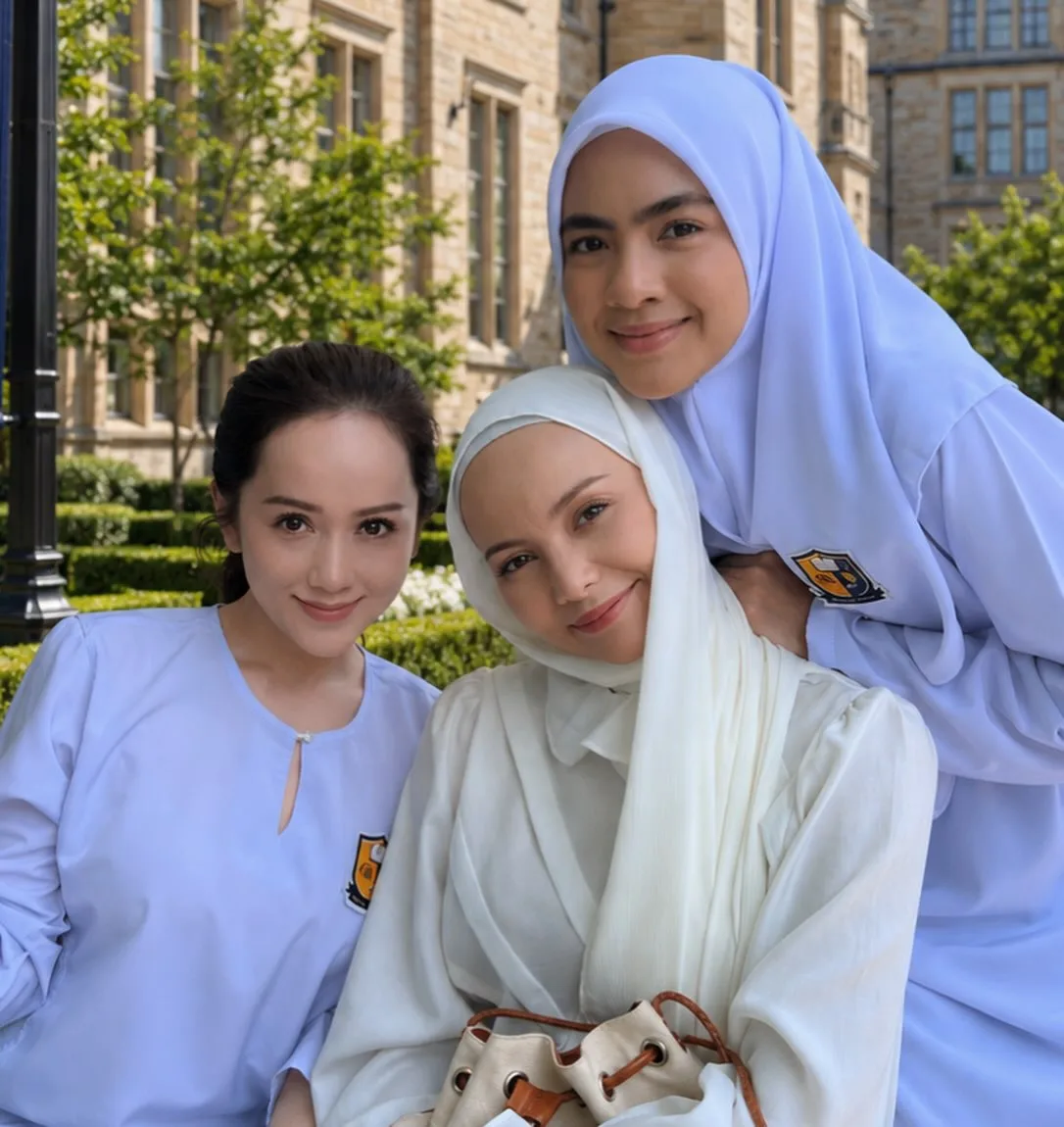 Anggun Jelita Usia 40an, Emelda Rosemila Aktif Berlakon & Bahagia Di Samping Adlin Aman Ramlie! 13 Anggun Jelita Usia 40an, Emelda Rosemila Aktif Berlakon & Bahagia Di Samping Adlin Aman Ramlie!