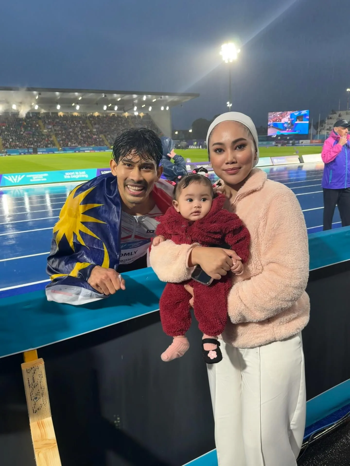 Bapa & Suami Penyayang, Usai Sukan Komanwel Datuk Latif Romly Riadah Di Glasgow Bersama Isteri Serta Bayi Perempuan 12 Bapa & Suami Penyayang, Usai Sukan Komanwel Datuk Latif Romly Riadah Di Glasgow Bersama Isteri Serta Bayi Perempuan