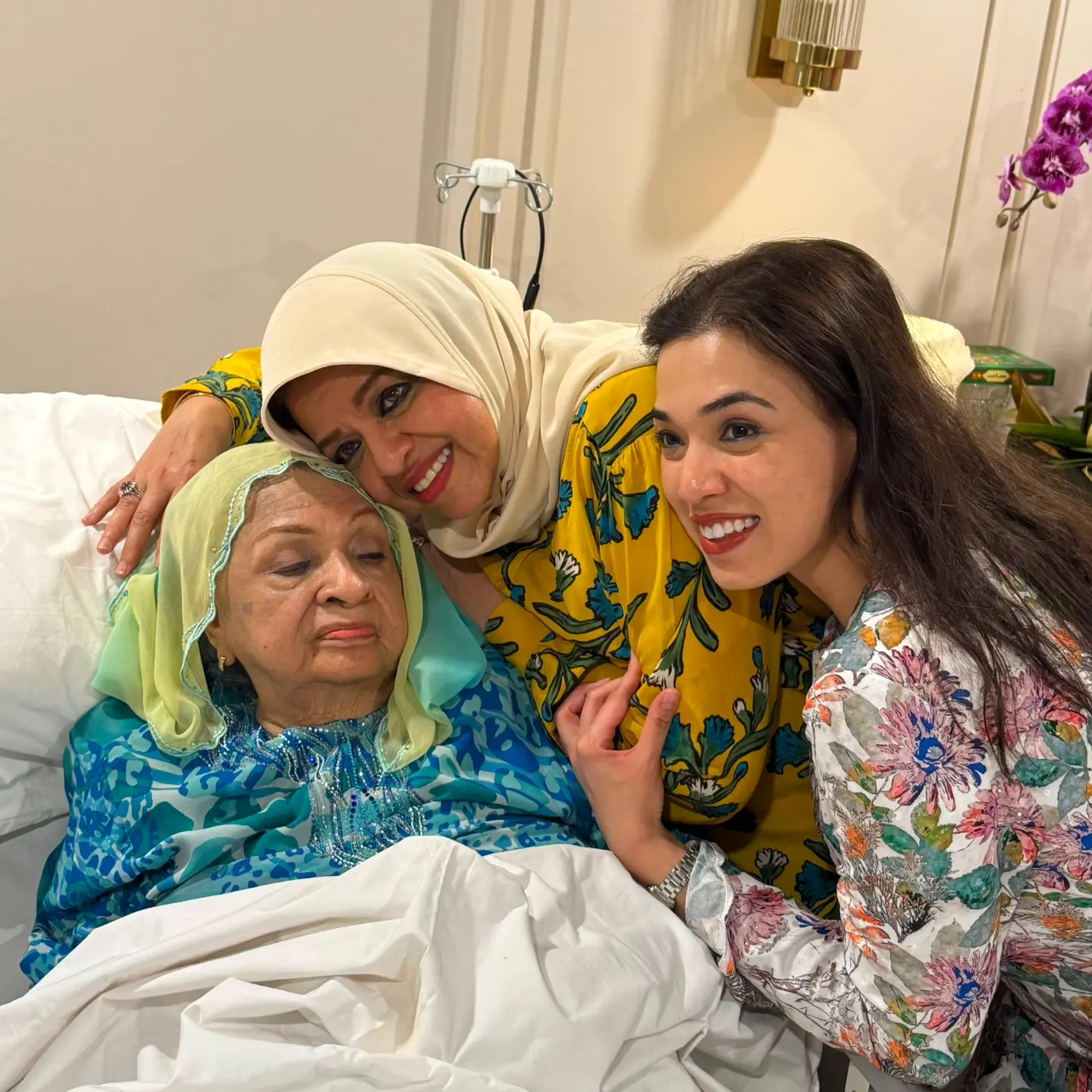 Ibu Cecah Usia 90 Tahun, Tan Sri Shahrizat Luah Rasa Syukur ‘Mama Anugerah & Nikmat Allah SWT Paling Indah’! 18 Ibu Cecah Usia 90 Tahun, Tan Sri Shahrizat Luah Rasa Syukur ‘Mama Anugerah & Nikmat Allah SWT Paling Indah’!
