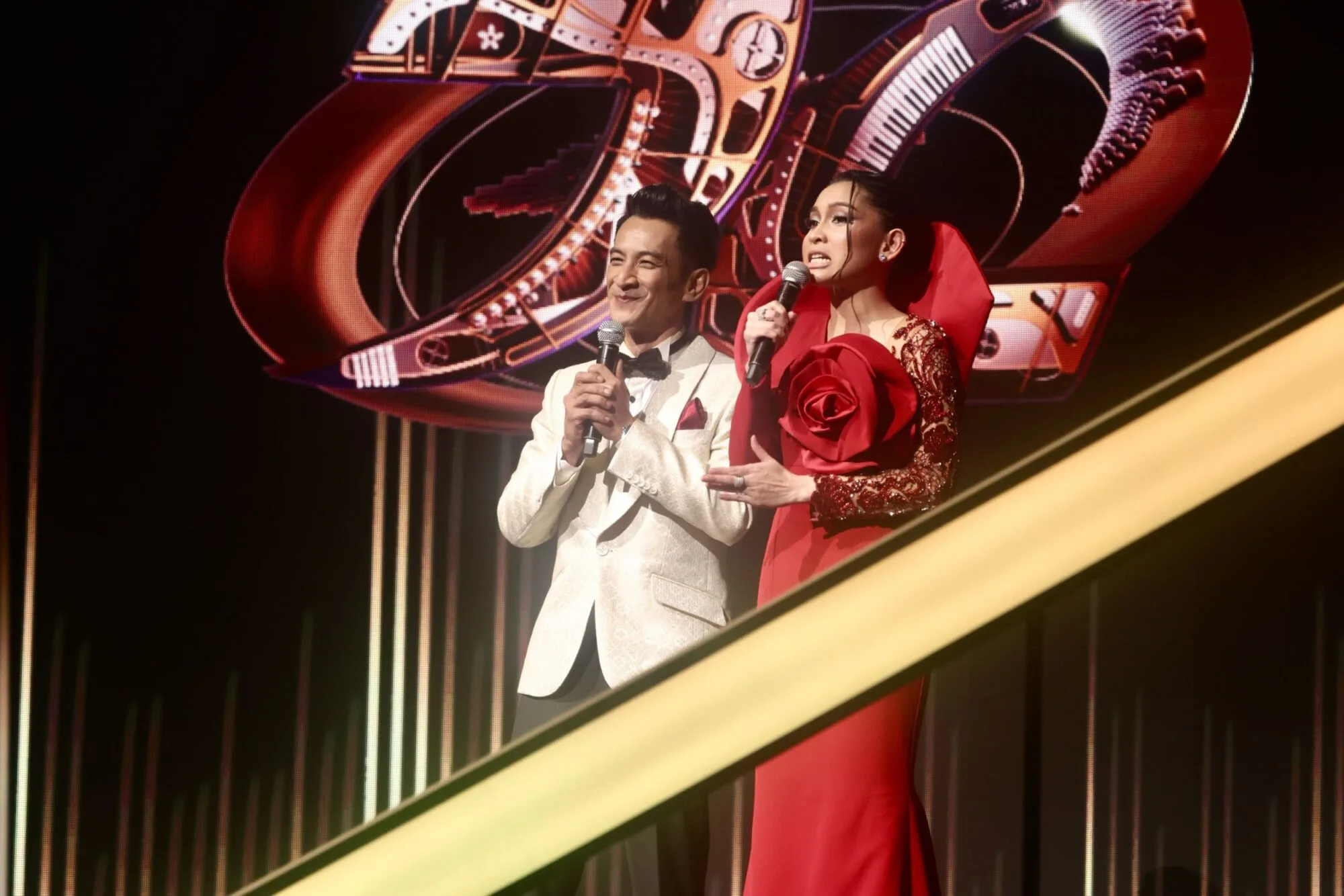 Ada Sarjana Muzik & Elegan, Kemampuan Sissy Imann Galas Tugas Pengacara Di Samping Naz Rahman Raih Pujian!