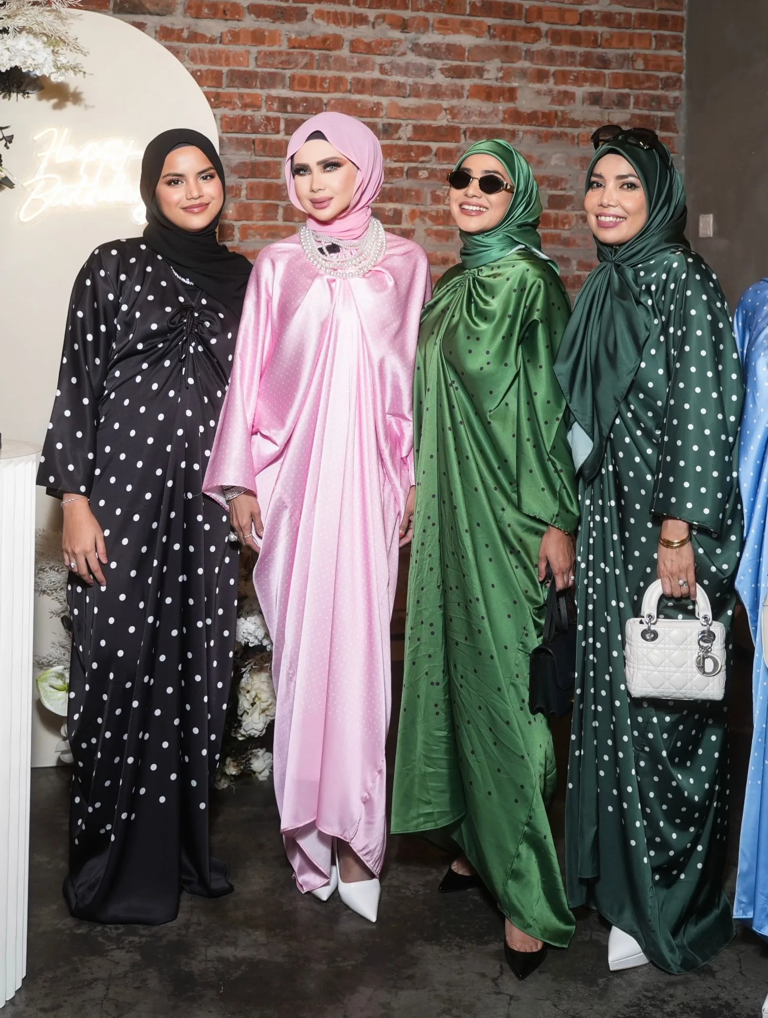 Mentua Dari Syurga! Rozita Che Wan Rai Hari Lahir Menantu Tersayang, Jelas Terserlah Kebaikan Aktres Jelita Ini!
