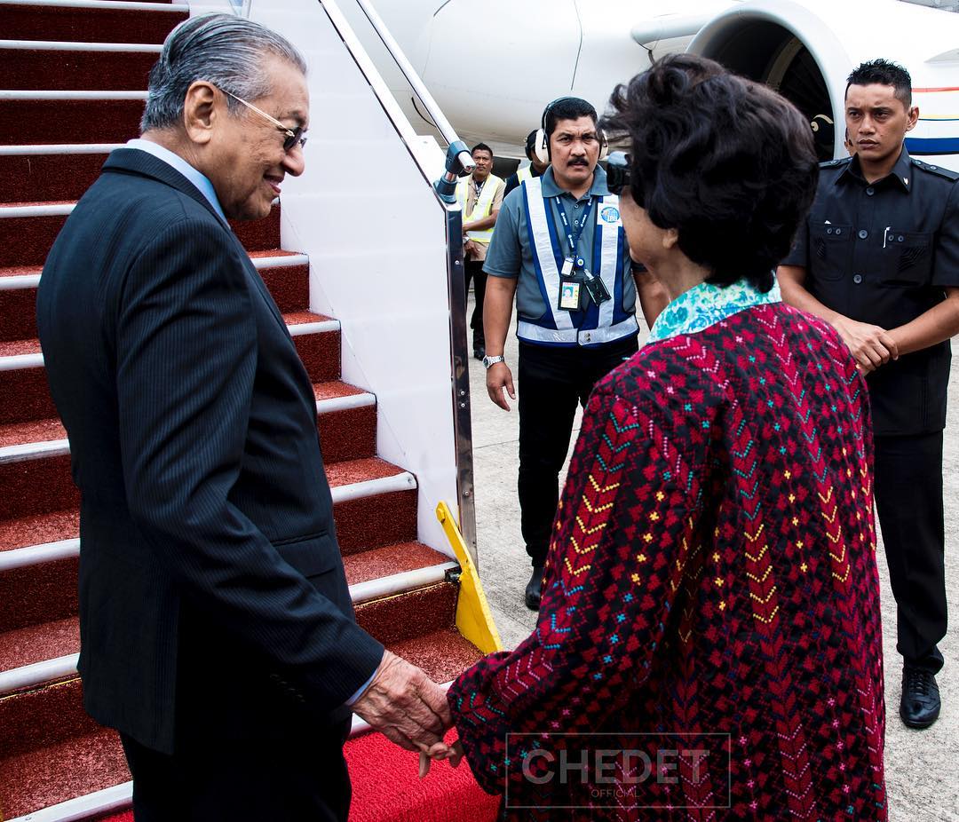 “Semoga Terus Diberkati Allah SWT,” Dato’ Seri Mukhriz Mahathir Titip Doa Buat Ibu Bapa Sempena Usia Perkahwinan Ke-70!