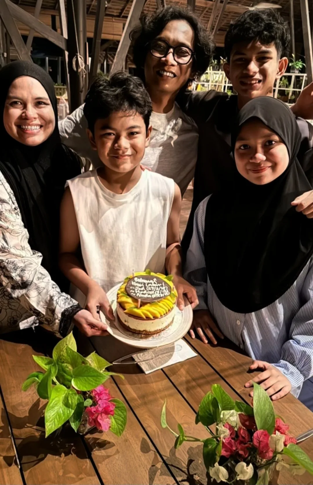 "Afifah, Kamulah Tempat Paling Tenang Untuk Saya Pulang," Ajak Shiro Hargai Isteri & Pesan Kejayaan Suami Mungkin Asbab Doa Isteri! 5 "Afifah, Kamulah Tempat Paling Tenang Untuk Saya Pulang," Ajak Shiro Hargai Isteri & Pesan Kejayaan Suami Mungkin Asbab Doa Isteri!