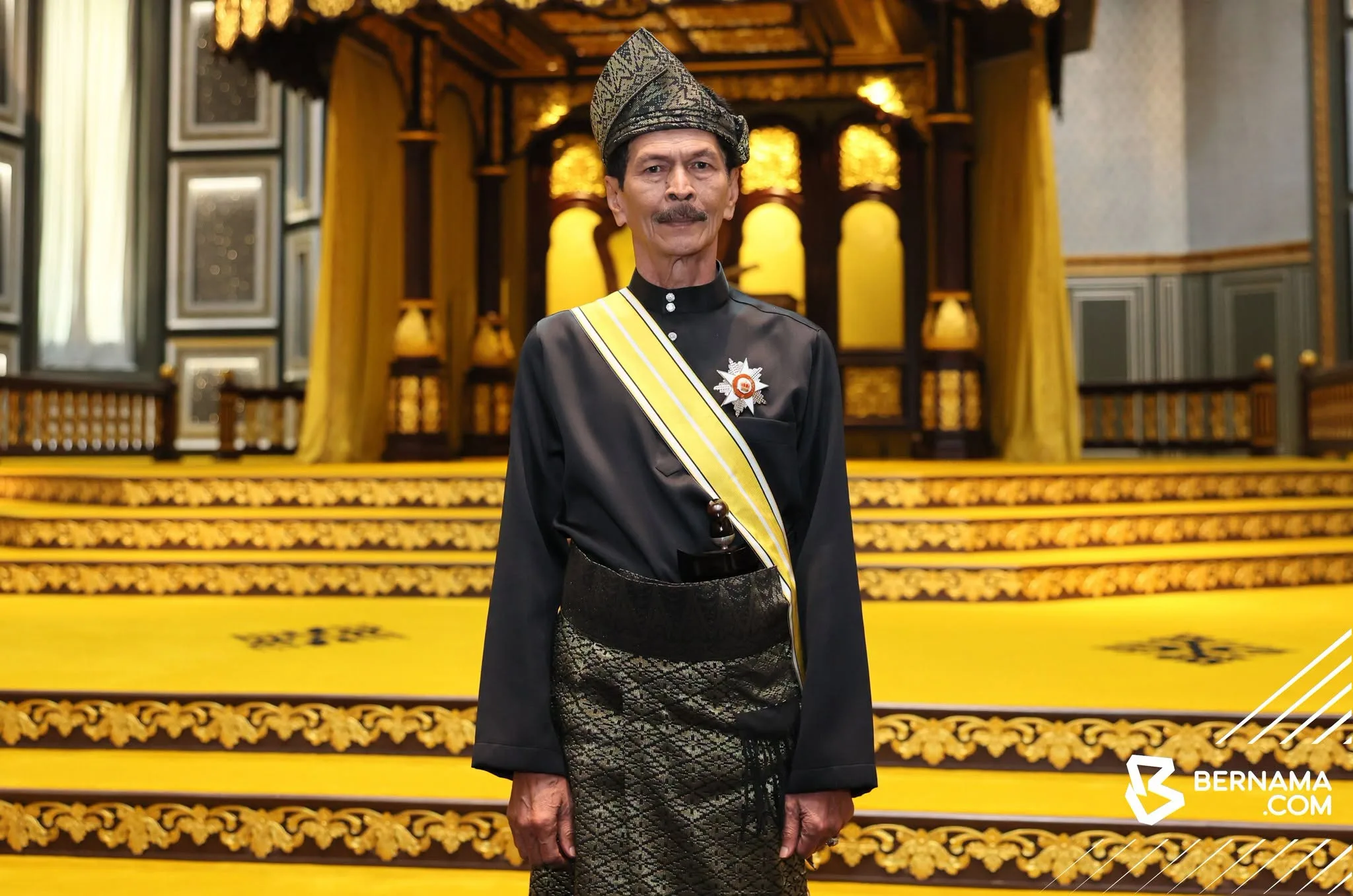 Eman Manan Bergelar Datuk, Empat Dekad Jadi Wajah Hero Lelaki Melayu Di Layar Perak 4 Eman Manan