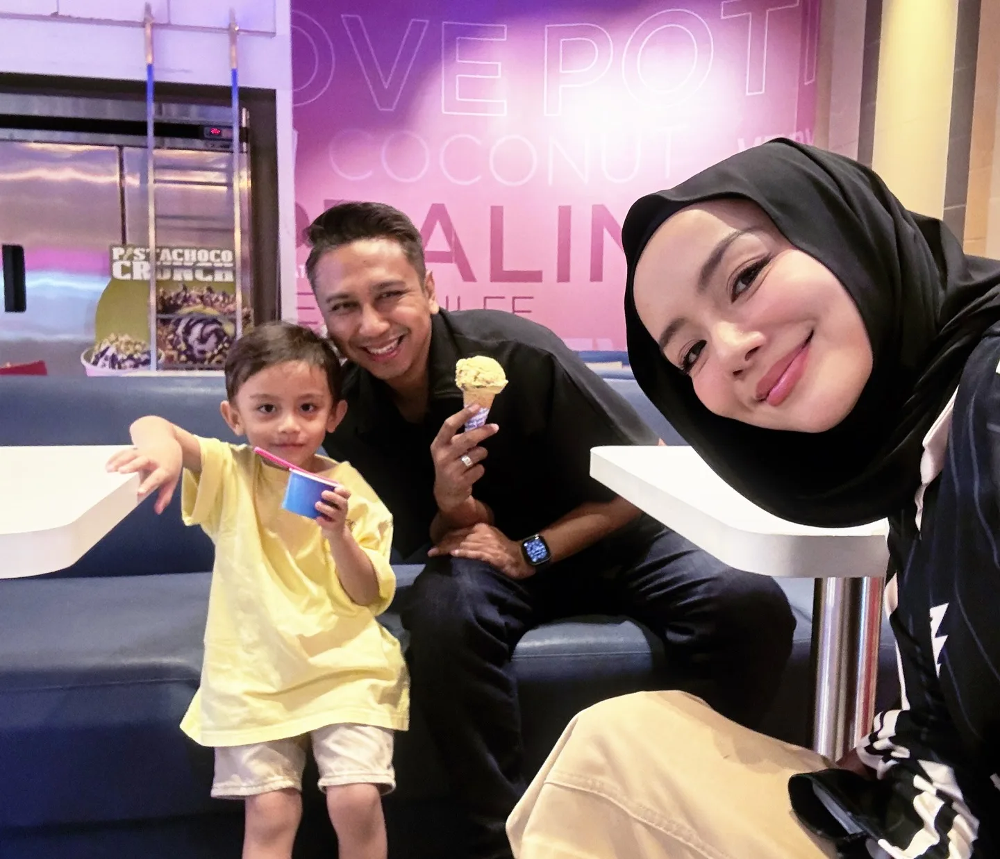 "Di Mana Diri Ini Kurang, Kau Mengisi," Wan Emir Astar Titip Ucapan Romantis Buat Mira Filzah Sempena Anniversary Ke-6!
