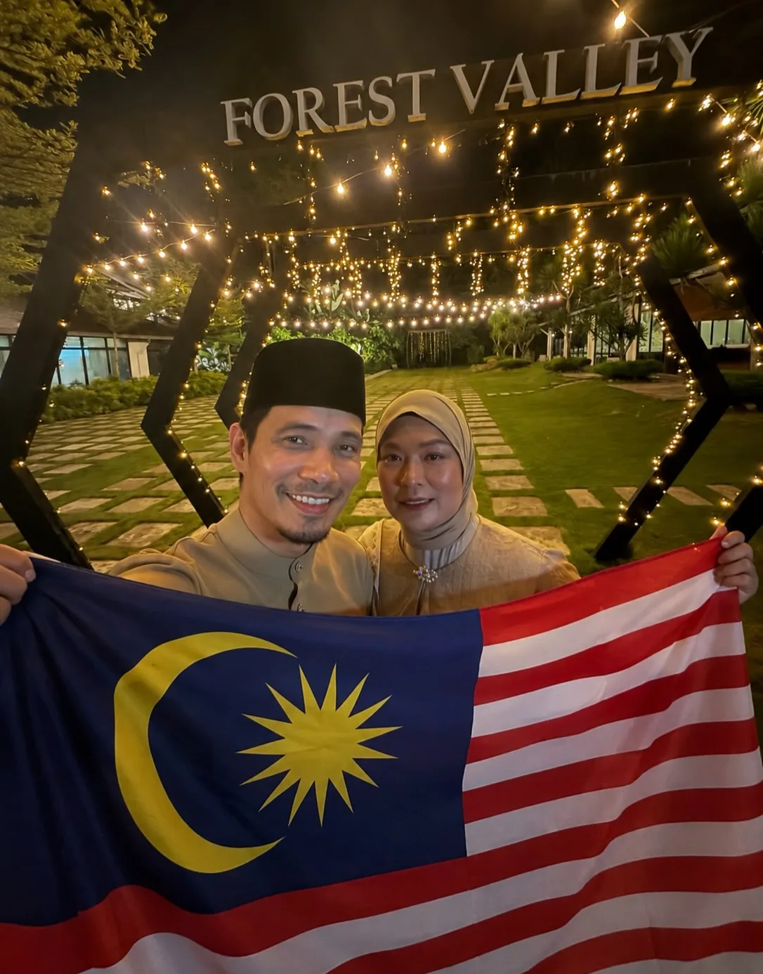 "Kita Tak Pernah Tinggalkan Satu Sama Lain," Rai Anniversary Ke-23, Mark Adam Titip Ucapan Romantis & Syukur Ada Isteri Memahami! 3 "Kita Tak Pernah Tinggalkan Satu Sama Lain," Rai Anniversary Ke-23, Mark Adam Titip Ucapan Romantis & Syukur Ada Isteri Memahami!