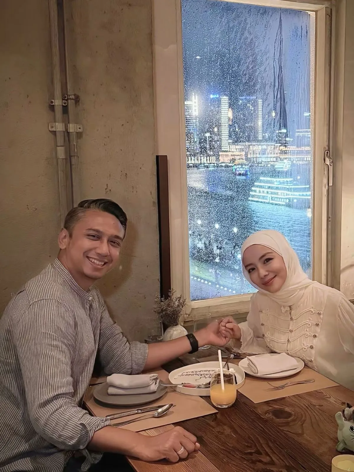 "Di Mana Diri Ini Kurang, Kau Mengisi," Wan Emir Astar Titip Ucapan Romantis Buat Mira Filzah Sempena Anniversary Ke-6! 3 "Di Mana Diri Ini Kurang, Kau Mengisi," Wan Emir Astar Titip Ucapan Romantis Buat Mira Filzah Sempena Anniversary Ke-6!