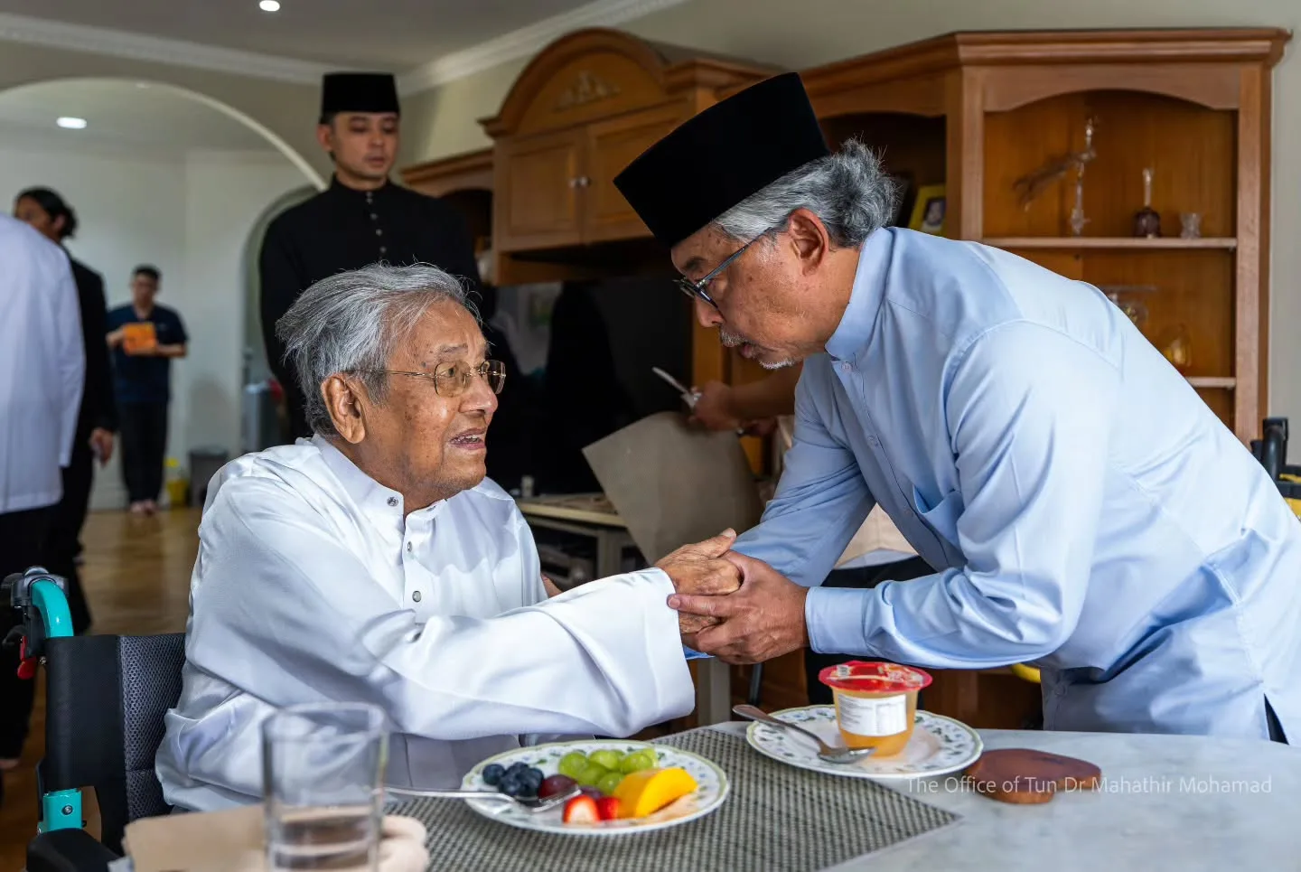Tan Sri Mokhzani Mohon Doa, Tun Dr Mahathir Dimasukkan Ke IJN Untuk Pemerhatian