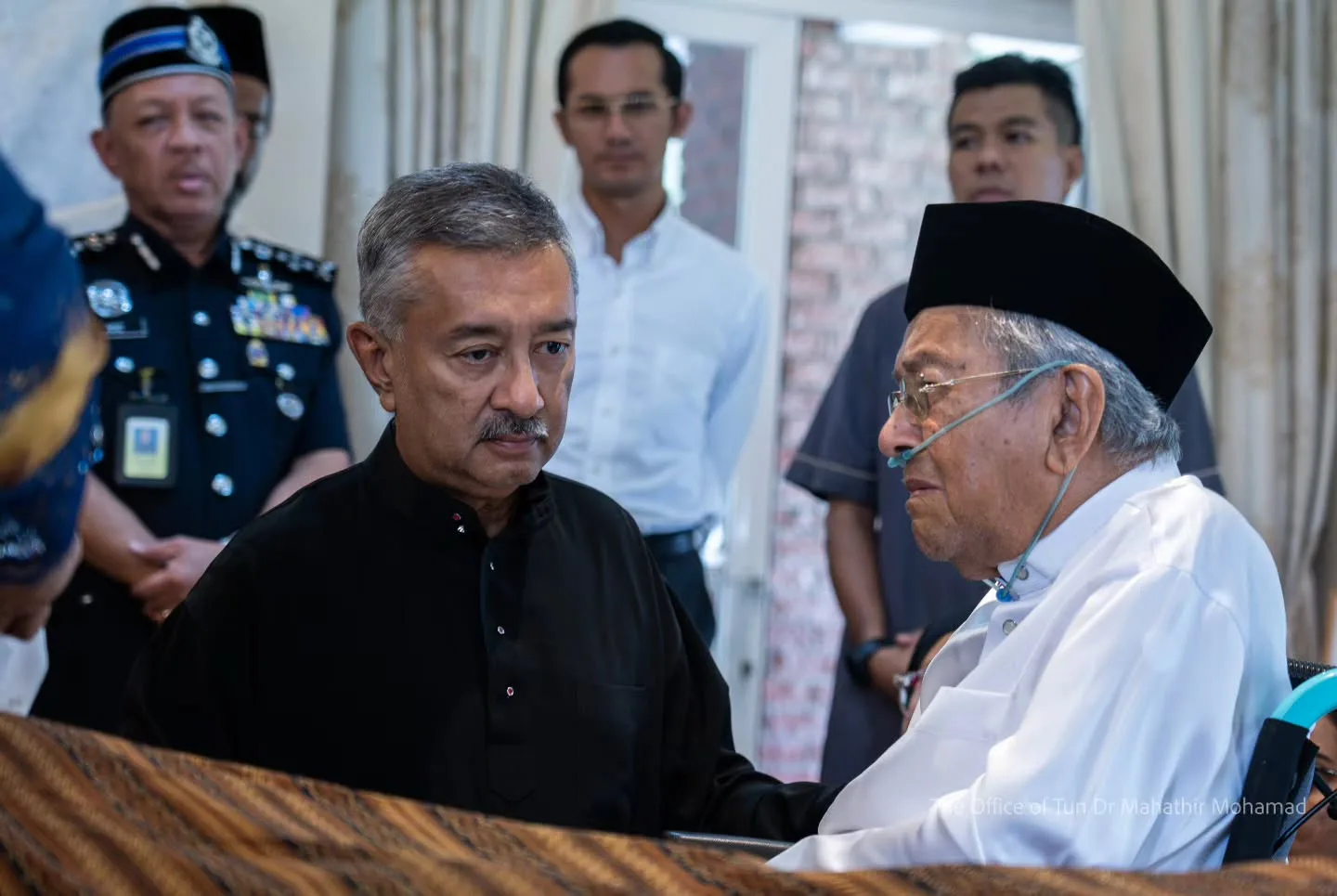 Tan Sri Mokhzani Mohon Doa, Tun Dr Mahathir Dimasukkan Ke IJN Untuk Pemerhatian