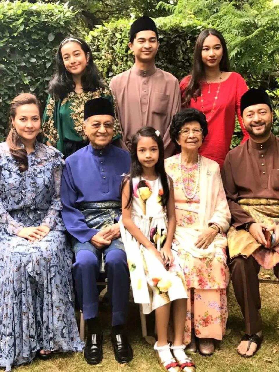 Ally Mukhriz Terkesan Pemergian Nenek, Akui Tun Hasmah Beri Kasih Sayang Tak Berbelah Bagi Walau Ada 18 Cucu & 4 Cicit