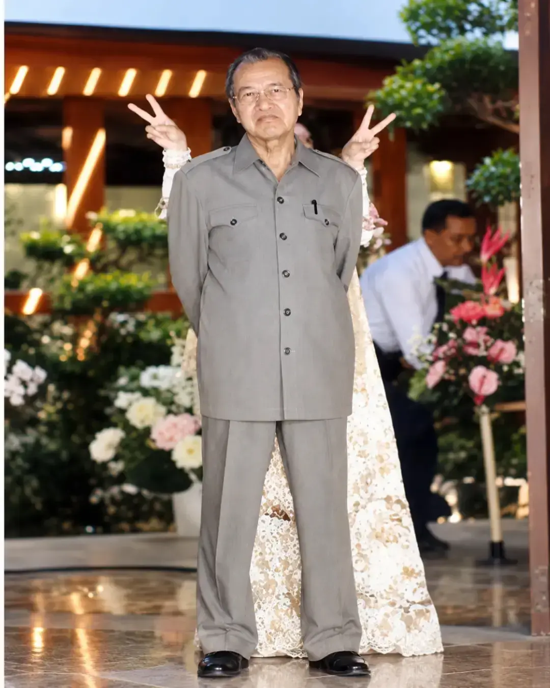 Tan Sri Mokhzani Mohon Doa, Tun Dr Mahathir Dimasukkan Ke IJN Untuk Pemerhatian