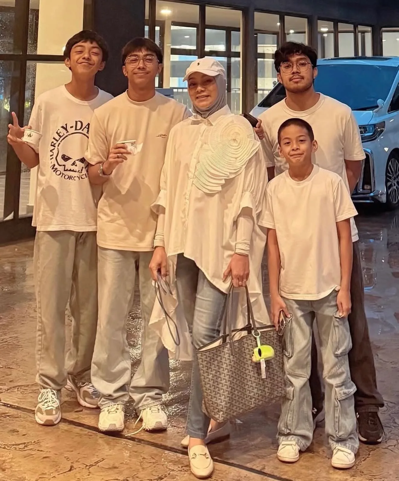 Anak Sulung Selamat Bertunang & Bakal Nikah November Ini, Linda Rafar Tak Menang Tangan Urus Persiapan 5 Anak Sulung Selamat Bertunang & Bakal Nikah November Ini, Linda Rafar Tak Menang Tangan Urus Persiapan