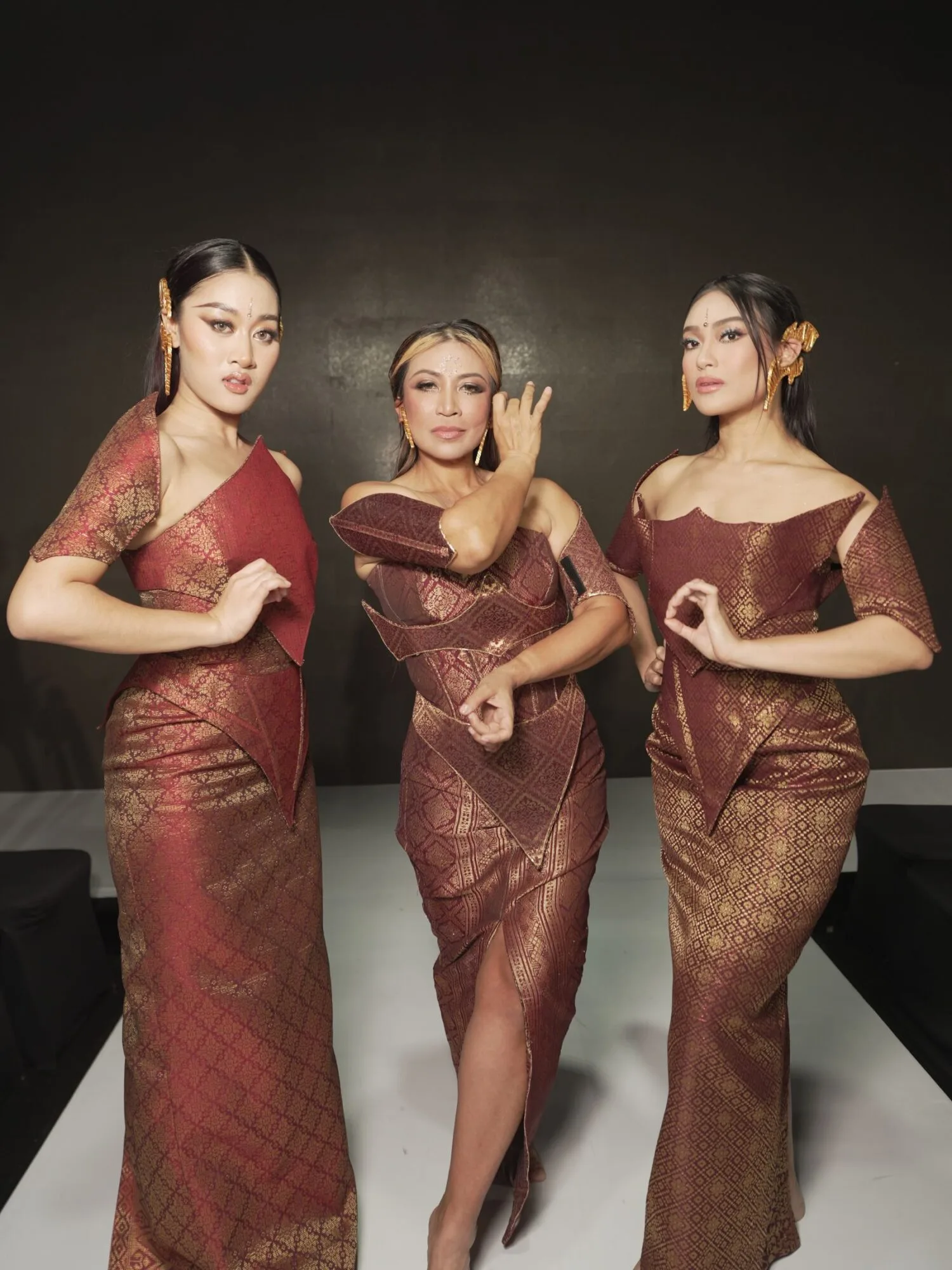 Debaran PGL The Musical, Puan Sri Tiara Jacquelina Tampil Bertenaga & Awet Muda Usia Lewat 50an! 6 Debaran PGL The Musical, Puan Sri Tiara Jacquelina Tampil Bertenaga & Awet Muda Usia Lewat 50an!