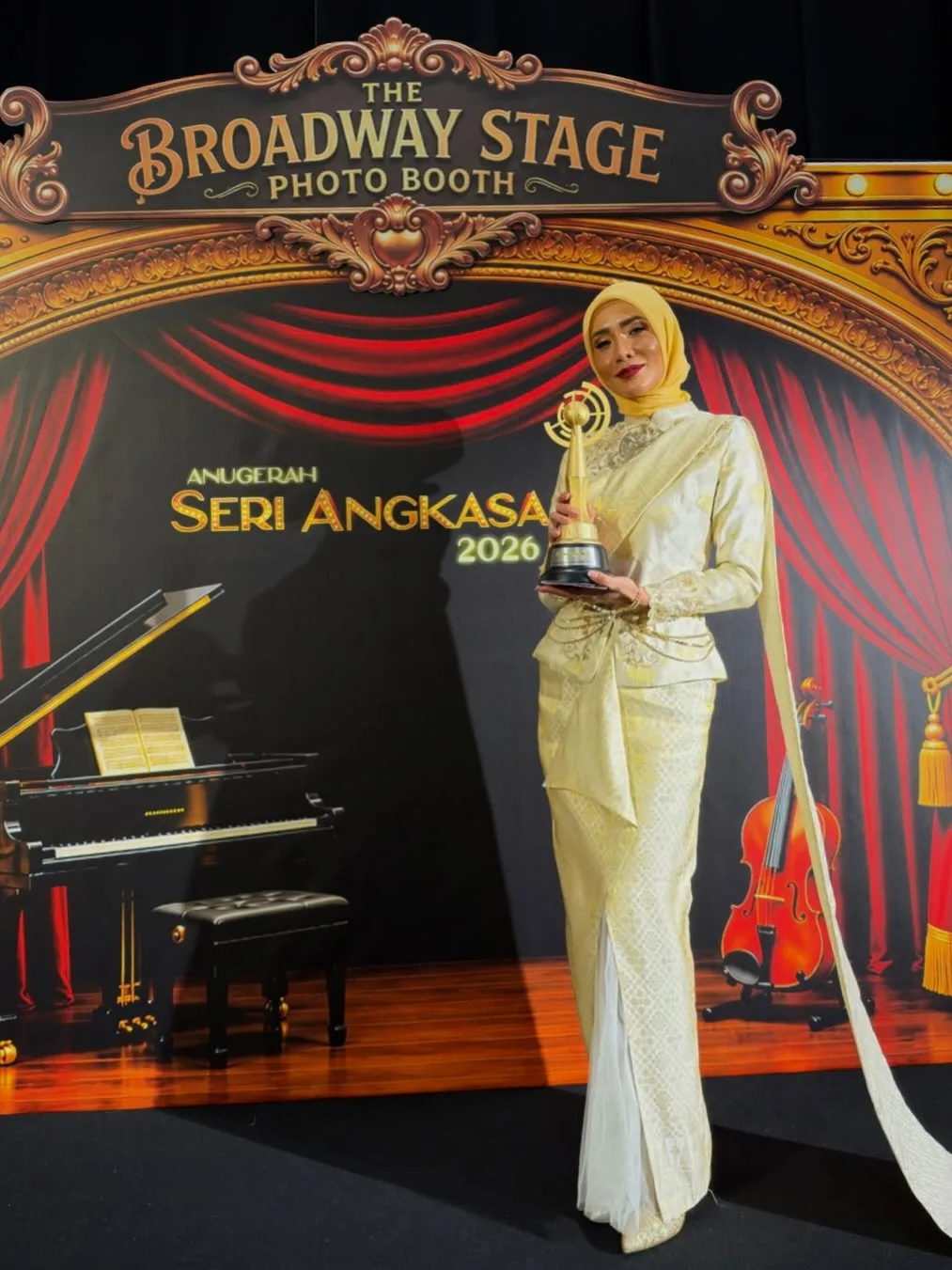 “I Menang Sebab Doa You Sayang,” Siti Elizad Terharu Rangkul Anugerah Pelakon Pembantu Wanita Drama TV Terbaik!