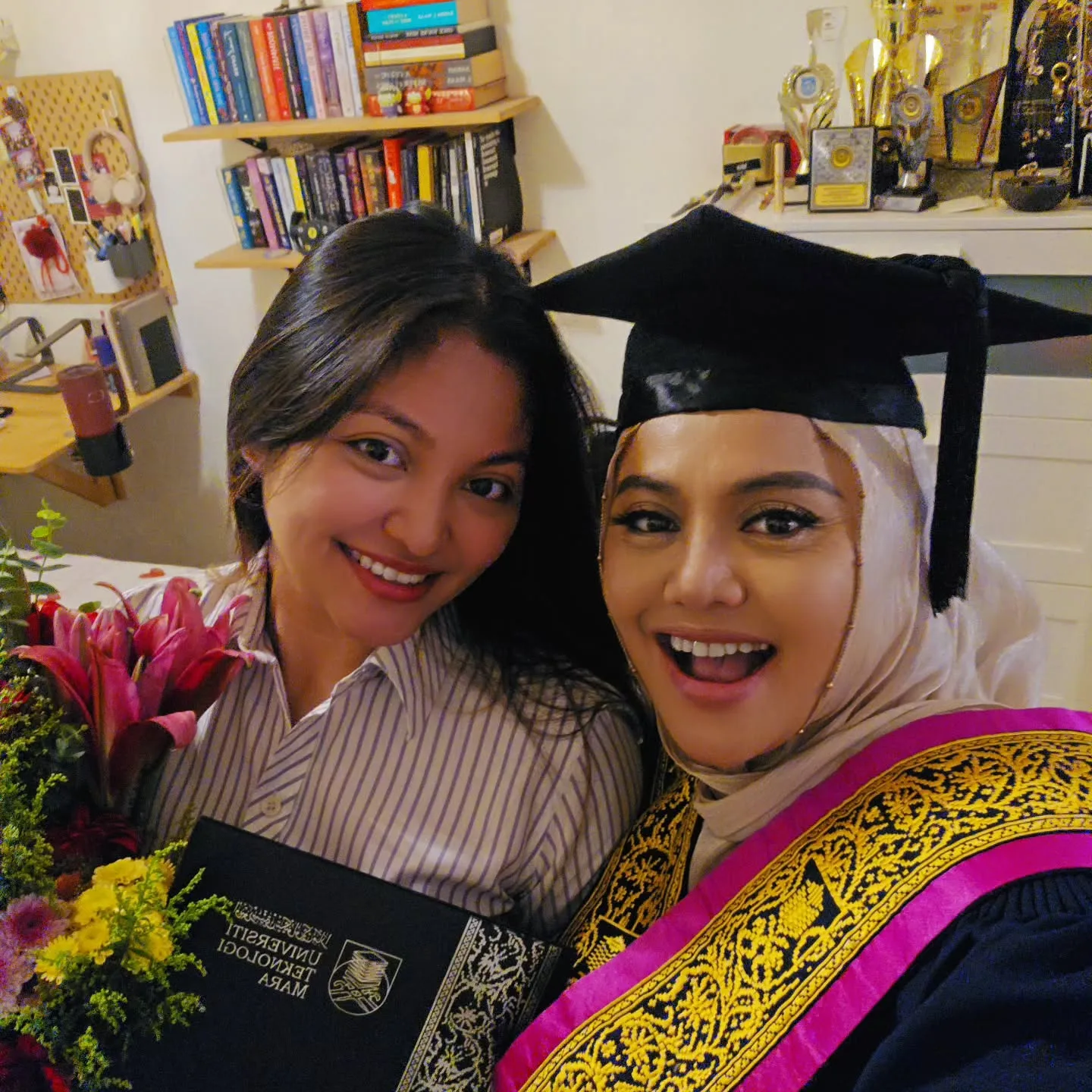 Raih Anugerah Naib Canselor, Raja Azura Syukur Anak Tamat Graduasi & Jadi Pelajar Cemerlang Sejak Sekolah!